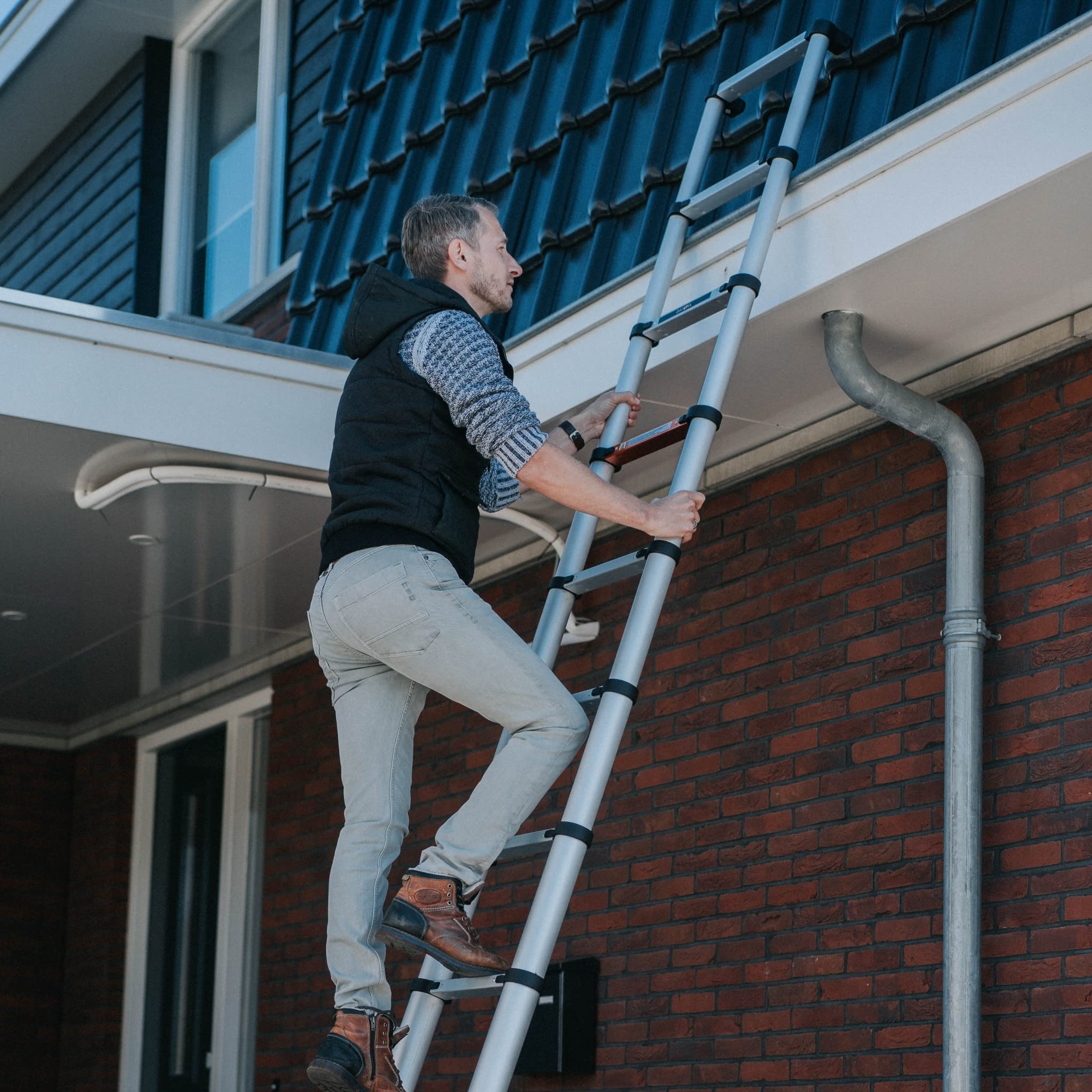 Batavia Giraffe Air Teleskopleiter Aluminium - 2,62m Ausziehleiter mit innovativer Soft-Close-Technologie für maximale Sicherheit - Kompaktes Design & 150kg Tragkraft für Profis & Heimwerker