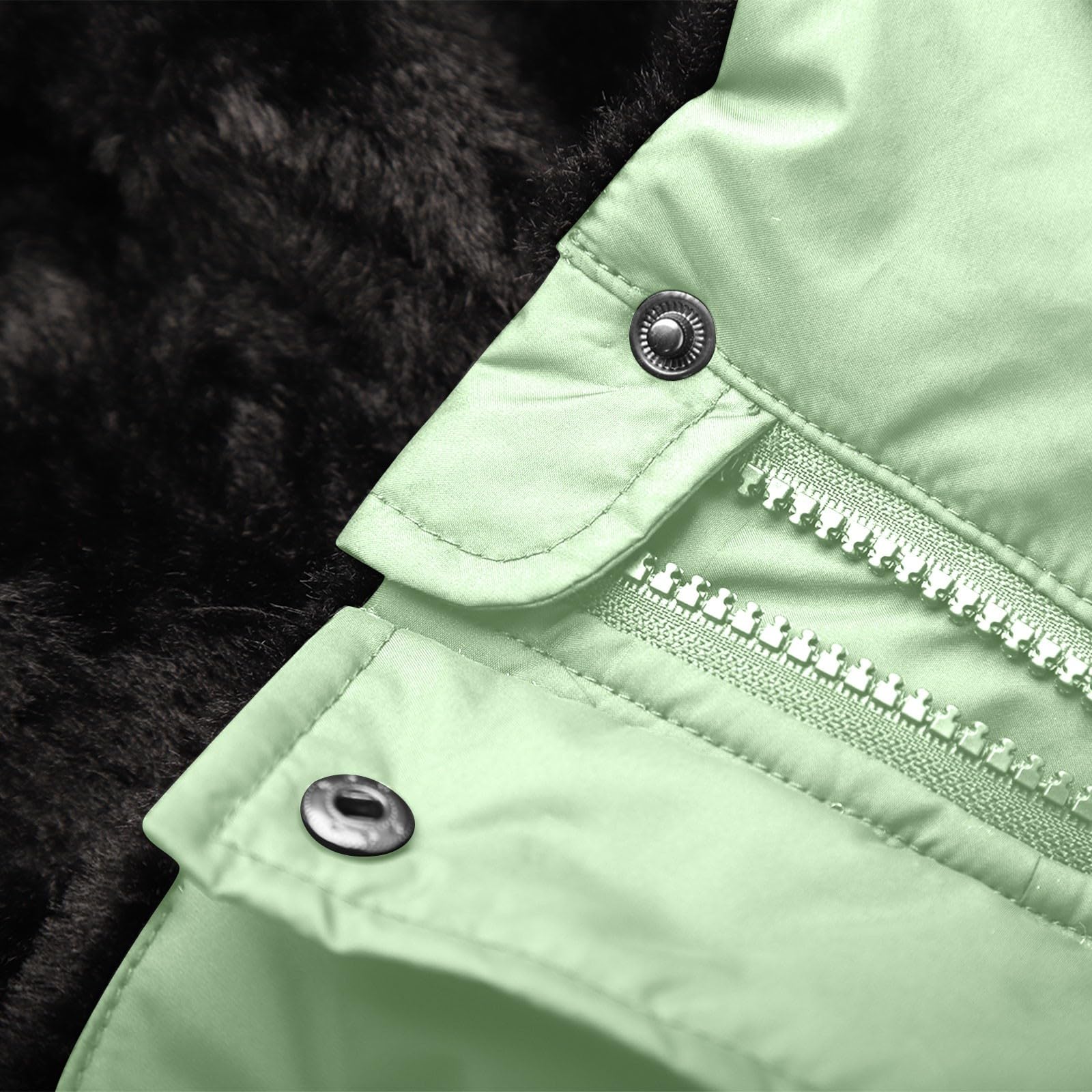 Abrigo de invierno con capucha y ribete sintético. Chaqueta aislante de gran gramaje para climas extremadamente fríos y actividades al aire libre.