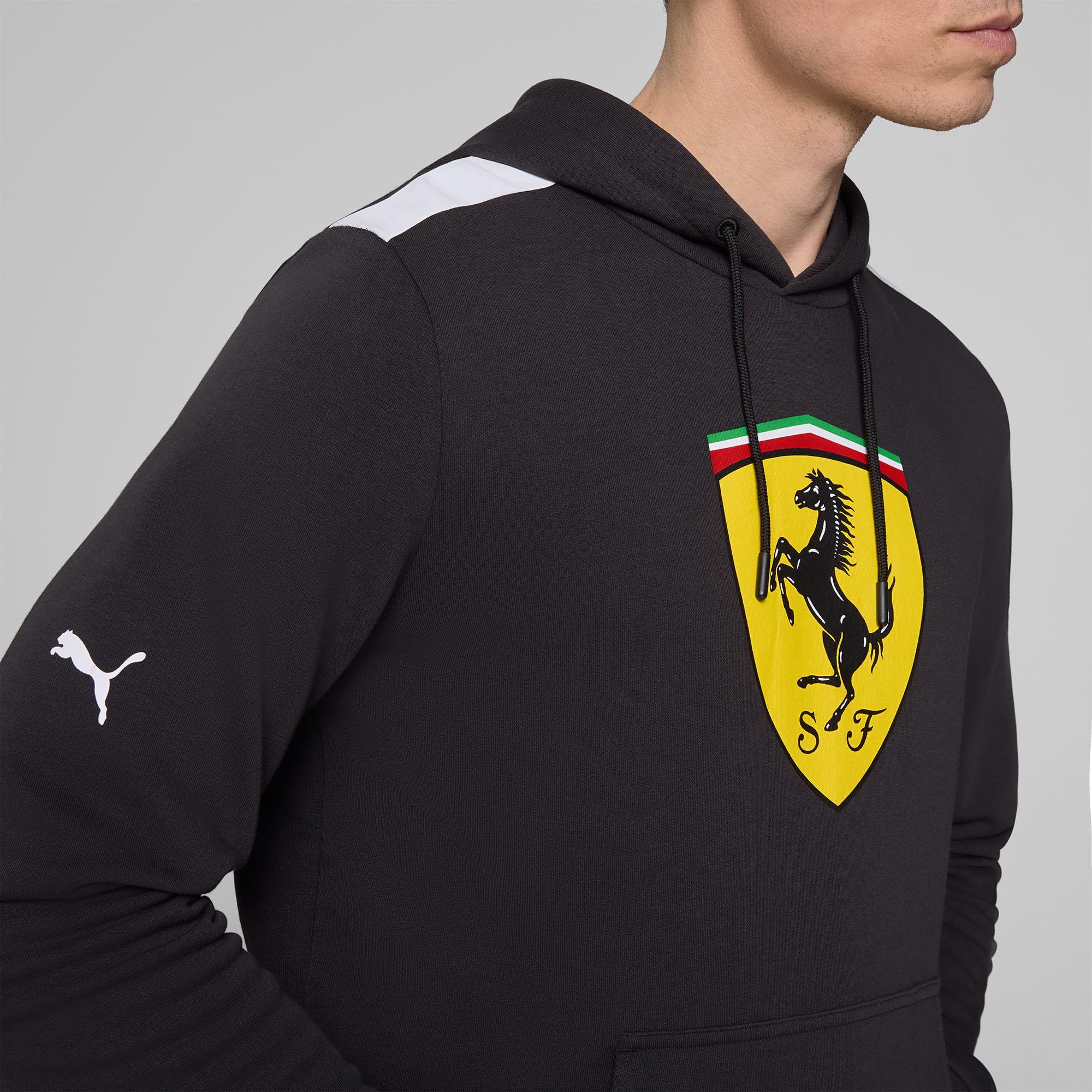 PUMA Scuderia Ferrari F1 Hoodie | Logo Kapuzenpulli mit Kordelzug, Großem Scudetto-Schilddruck auf der Brust