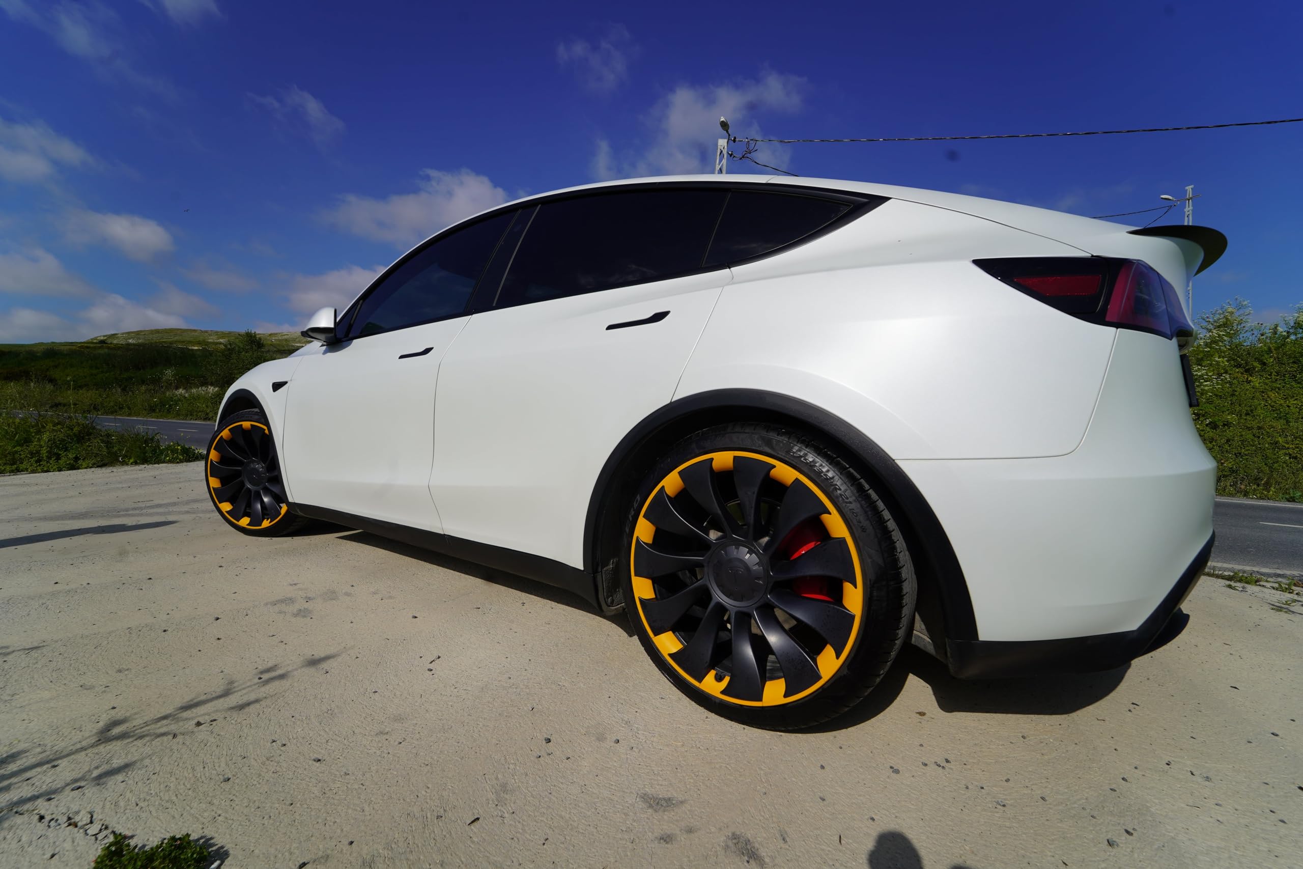 Tesla Model Y Uberturbine 21" ochrona felg – bezklejowe, ultra-mocne mocowanie zaciskowe, precyzyjne cięcie CNC, w zestawie folia PPF, kompletny zestaw 4 sztuk (na 4 koła) – żółty