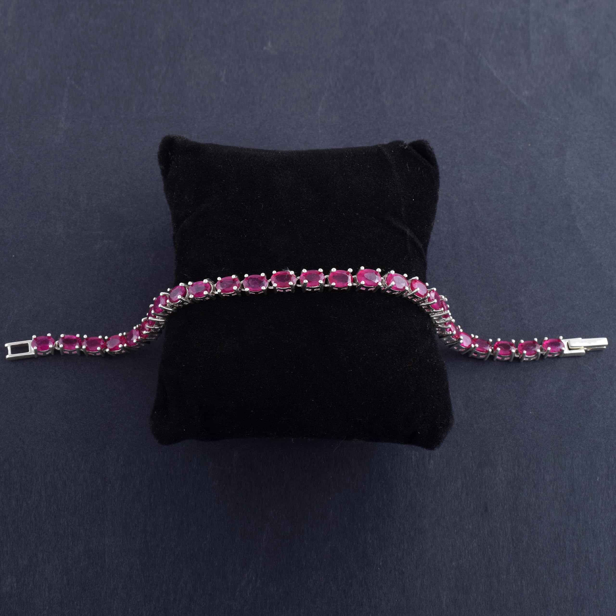 Pulsera de tenis de rubí, piedra natal de julio, 6 x 4 mm, piedras preciosas rojas facetadas ovaladas en blanco chapado en rodio blanco, pulsera clásica con cierre de caja para