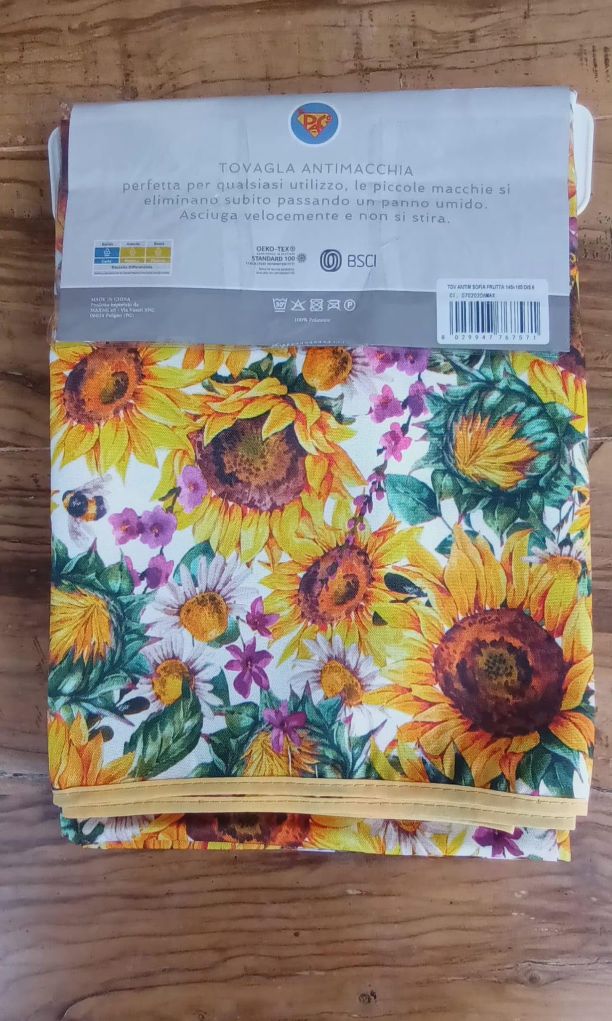 Nappe rectangulaire anti-taches fantaisie tournesols et fleurs colorées. 100 % hydrofuge. Toutes les dimensions ne sont pas repassées
