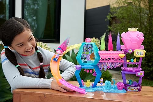 Miniatura 2 de Mattel DreamWorks Trolls Band Together Toys, Mount Rageous con muñeca pequeña Queen Poppy y más de 25 accesorios, 4 paletas para el cabello