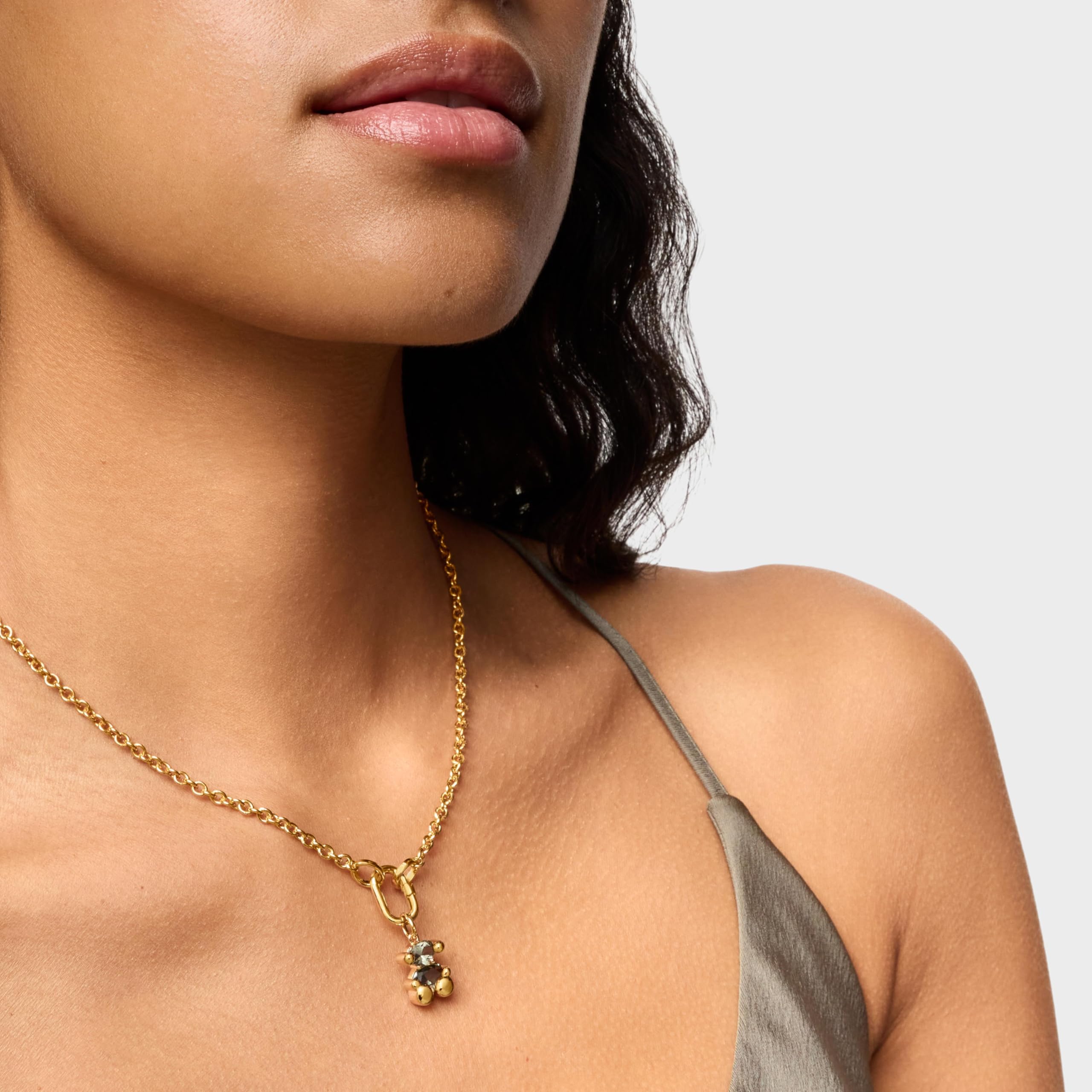 TOUS Colgante pequeño motivo oso con baño de oro 18 kt sobre plata y espinela verde creada en laboratorio, Para Mujer, Colección Color Bear LGG