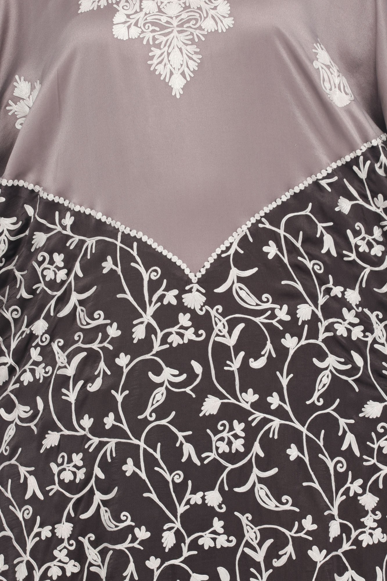 Exotic India Opalowo-szary i łupkowy Ari-haftowany kaftan z Kaszmiru - szary