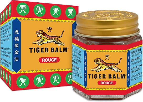 Visiter la boutique Tiger Balm Tiger Balm - BAUME DU TIGRE Rouge à effet chauffant - Contient du camphre et du menthol - Pour sportifs, avant l'effort ou les tensions du quotidien, Réduit les tensions par le massage - 30 g in use