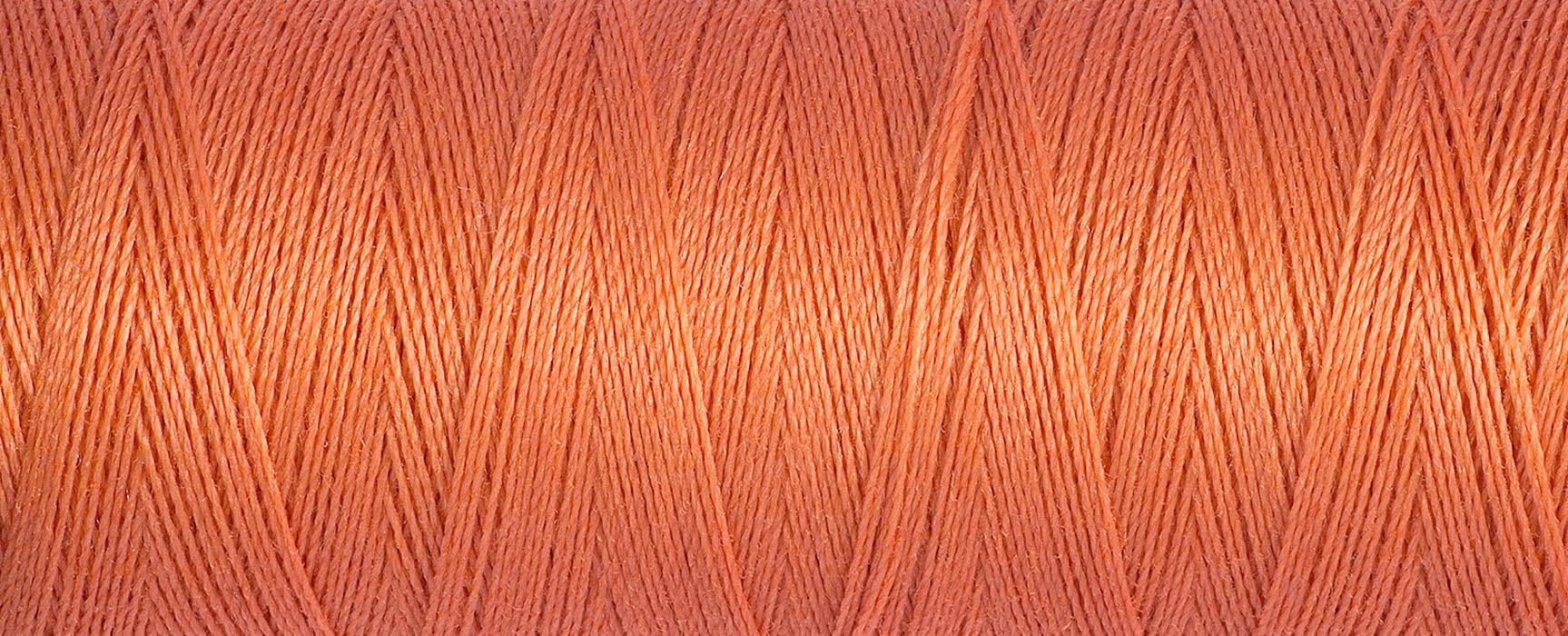 Gutermann Sew All Polyester Thread, Coral 0895, 100 m — image 1