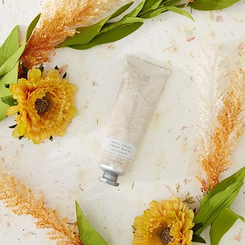 Vista 23 de Pre de Provence Colección de crema de manos enriquecida con manteca de karité, 1.0 fl oz, lirio del valle