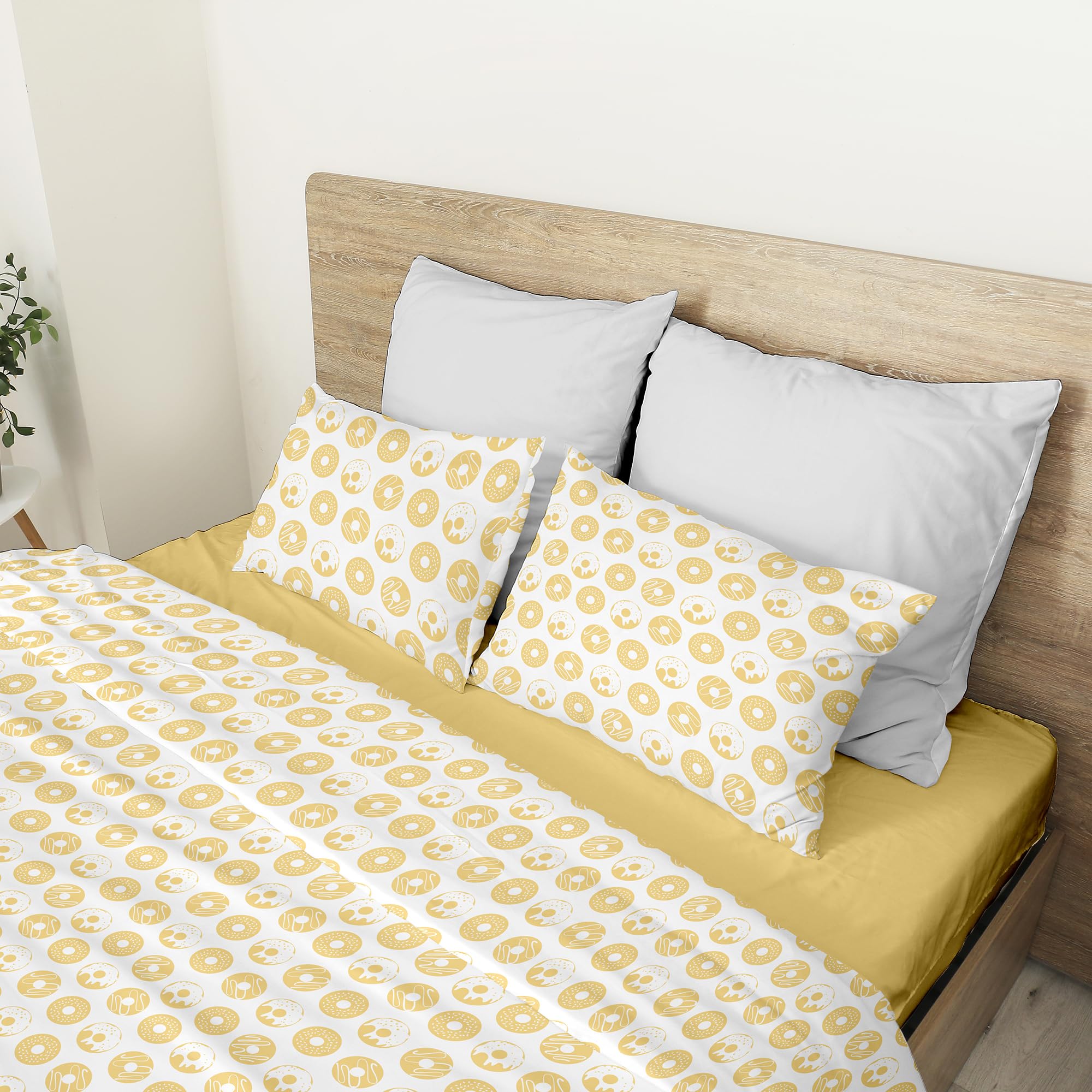 Ruggeri - Set Lenzuola Letto Matrimoniali 4 Pezzi in 100% Cotone di Alta Qualità, Lenzuolo con Angoli 170x200 cm, Lenzuolo Piatto 240x280 cm e 2 Federe 50x80 cm (Ciambelle Gialle, Matrimoniale)