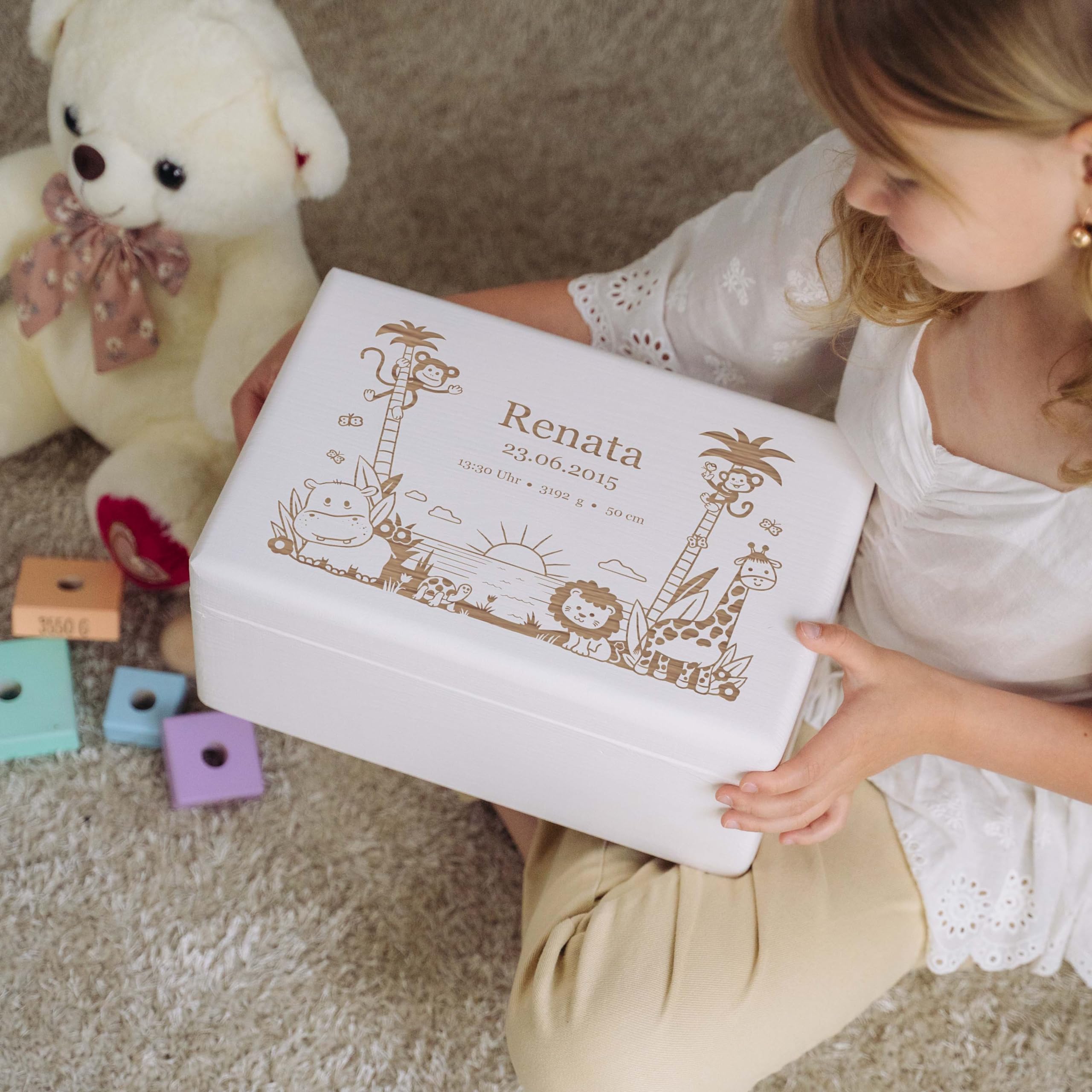 LAUBLUST Erinnerungsbox Baby Personalisiert - Geschenk zur Geburt mit Name | Dschungel - Kinder Erinnerungskiste Holz für Mädchen & Jungen | Holzkiste Natur & Weiß - FSC® (Größen S, M, L, XL)