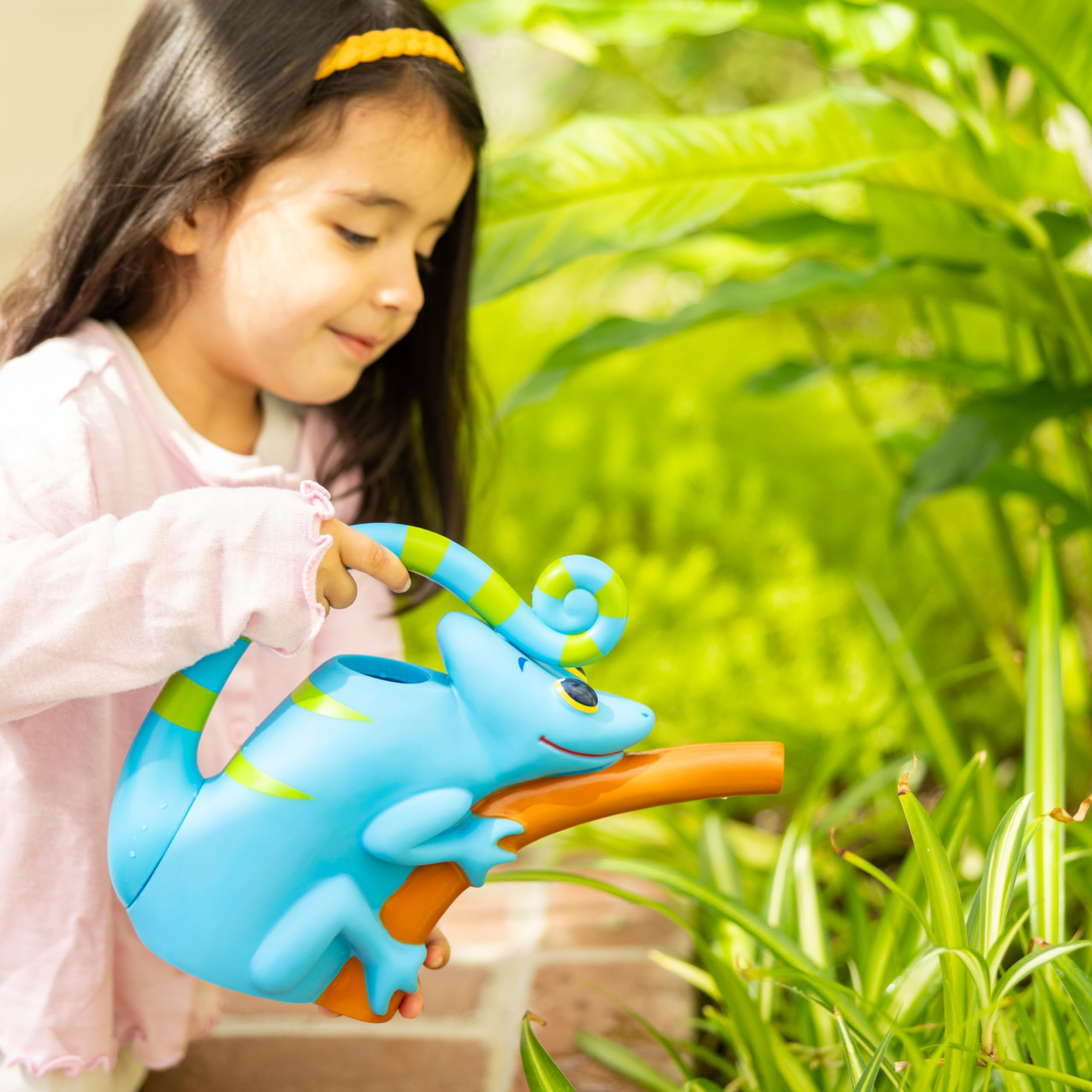 Melissa & Doug Sunny Patch Camo Chameleon Watering Can With Tail Handle and Branch-Shaped Spout - Image 9