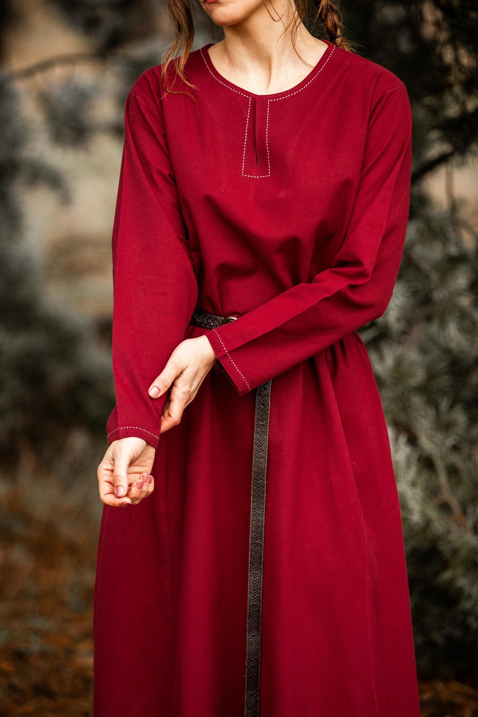 Leonardo Carbone® Damen Kleid Wikinger Unterkleid Helga | Aufwendige Stickereien | Fließende Silhouette | Karneval, Halloween, Cosplay, LARP, Mittelalter, Wikinger | 100% Baumwolle Rot 2XL