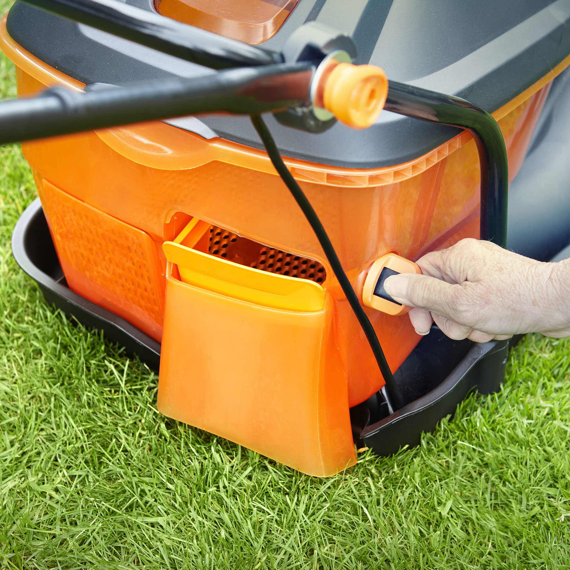 LawnMaster 1800W 36cm Hover Mower con collezione