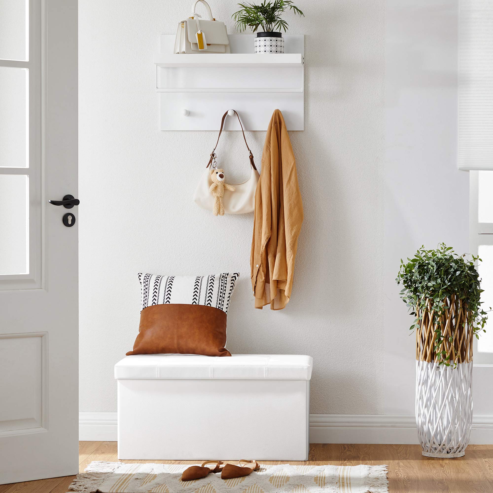 SONGMICS Cassapanca Contenitore 80L, Pouf Contenitore, Panca Poggiapiedi Pieghevole, Capacità di Carico di 300 kg, Rivestimento in Similpelle, Seduta Imbottita, Bianco LSF106