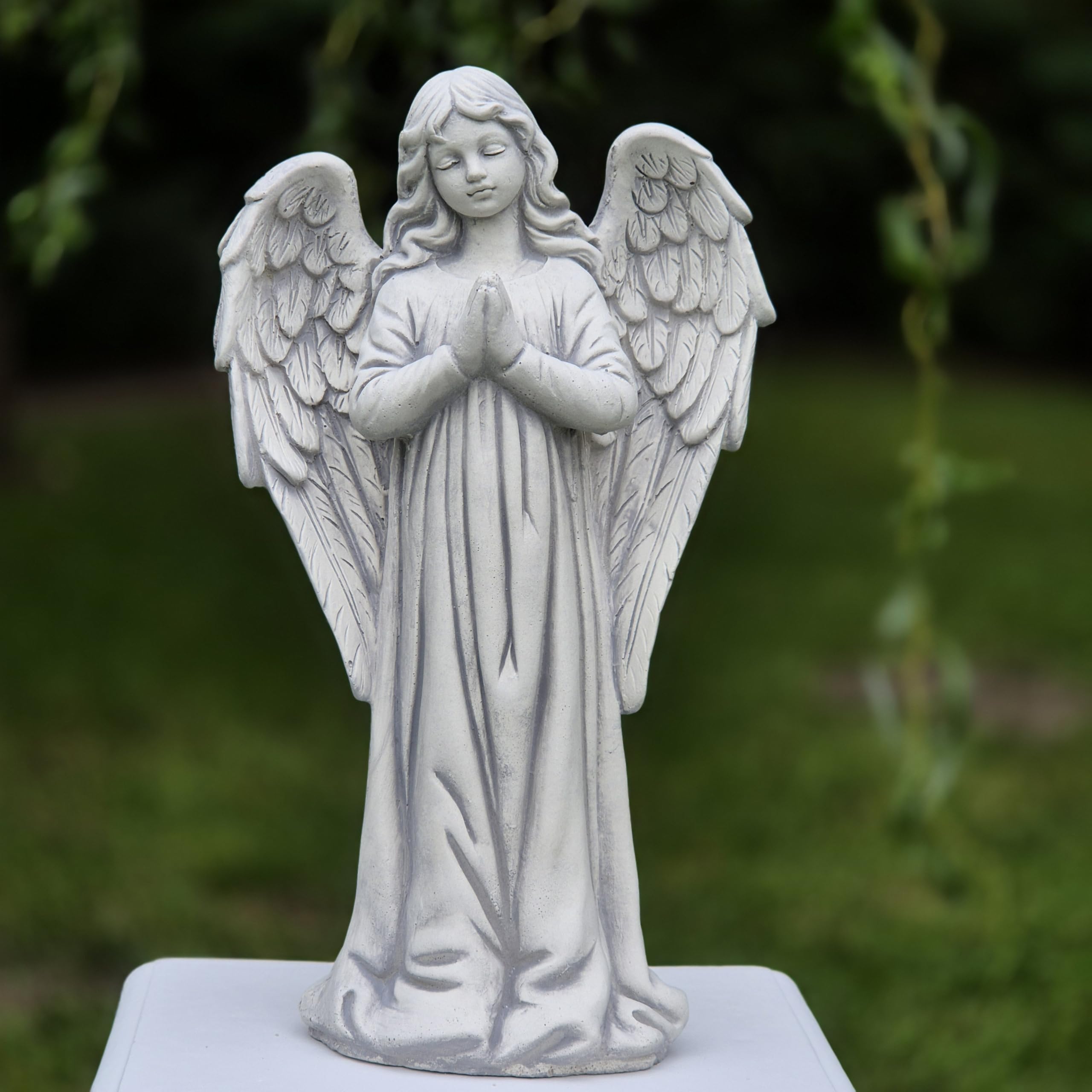 FABRIQ Figurka anioła ze skrzydłami 31 cm – Rzeźba z odlewu kamiennego 3 kg – Religijna dekoracja ogrodowa – Odporna na warunki atmosferyczne i mróz
