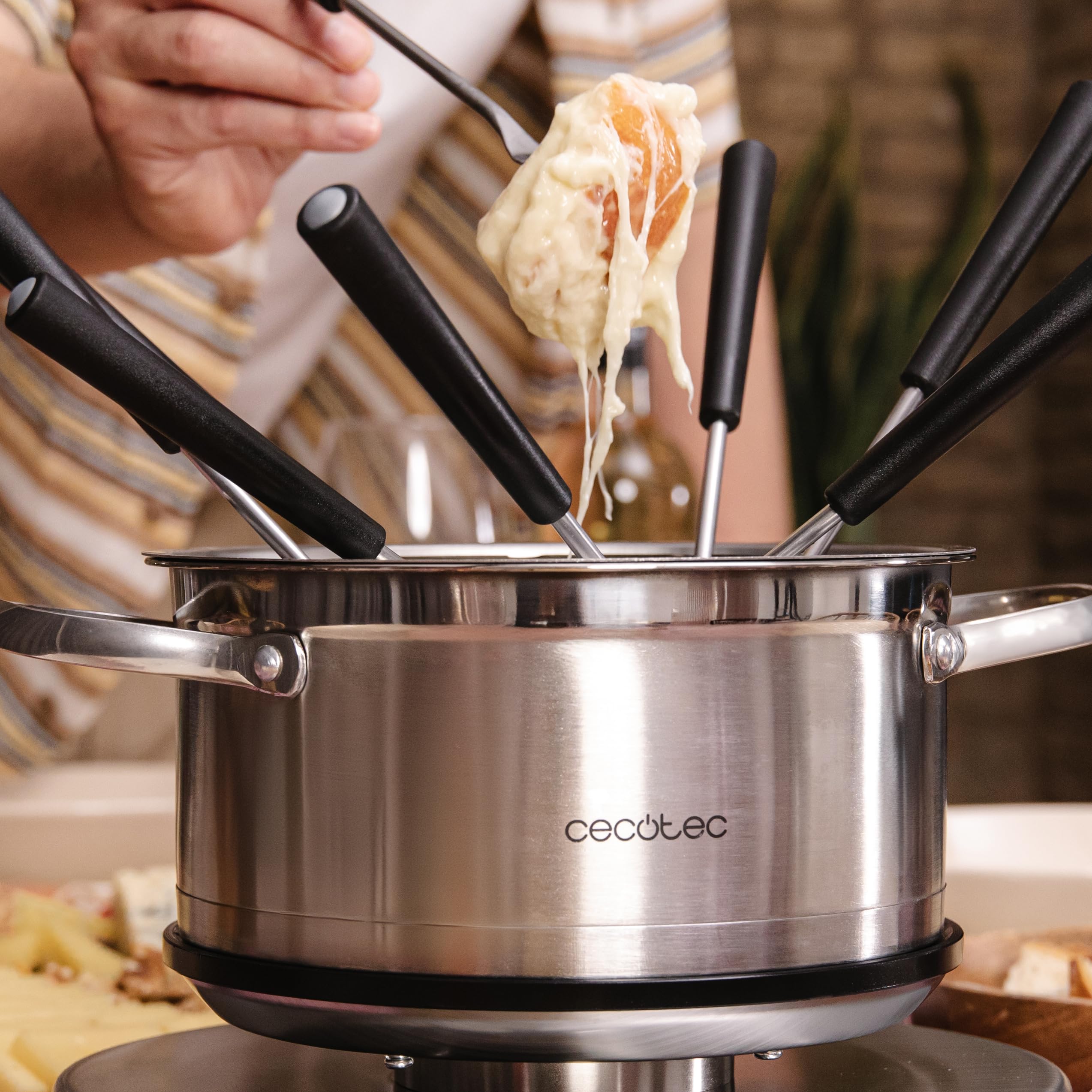 Cecotec Fondue Fun GourmetFondue Advance. 1500W Capacité 1,7 L, Fromage, Chocolat et Huile, Design Acier Inoxydable, Puissance Réglable, Passe au Lave-Vaisselle