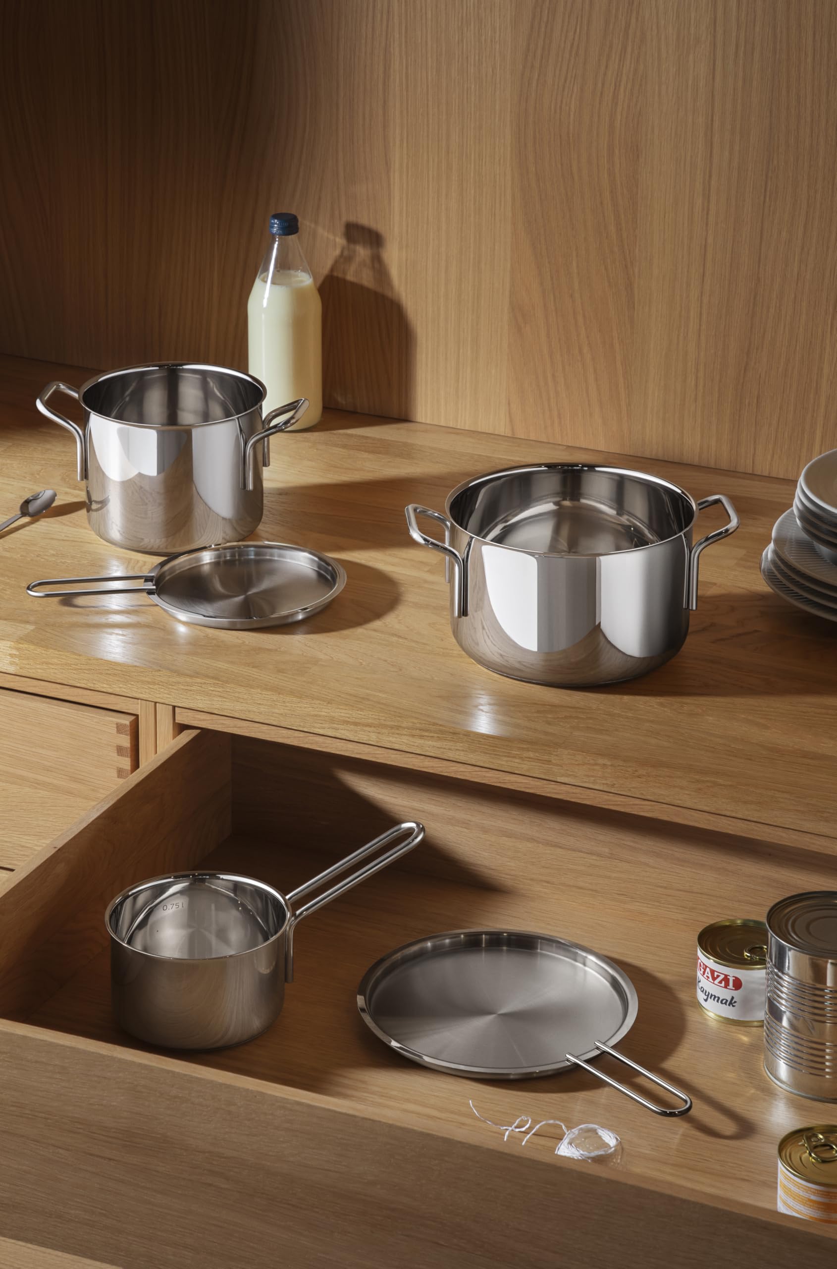 Eva Trio - Olla de acero inoxidable (2,2 l, 16 cm), perfecta para tareas medianas como cocinar pasta y arroz o preparar salsas y pequeñas porciones de sopa, acero pulido