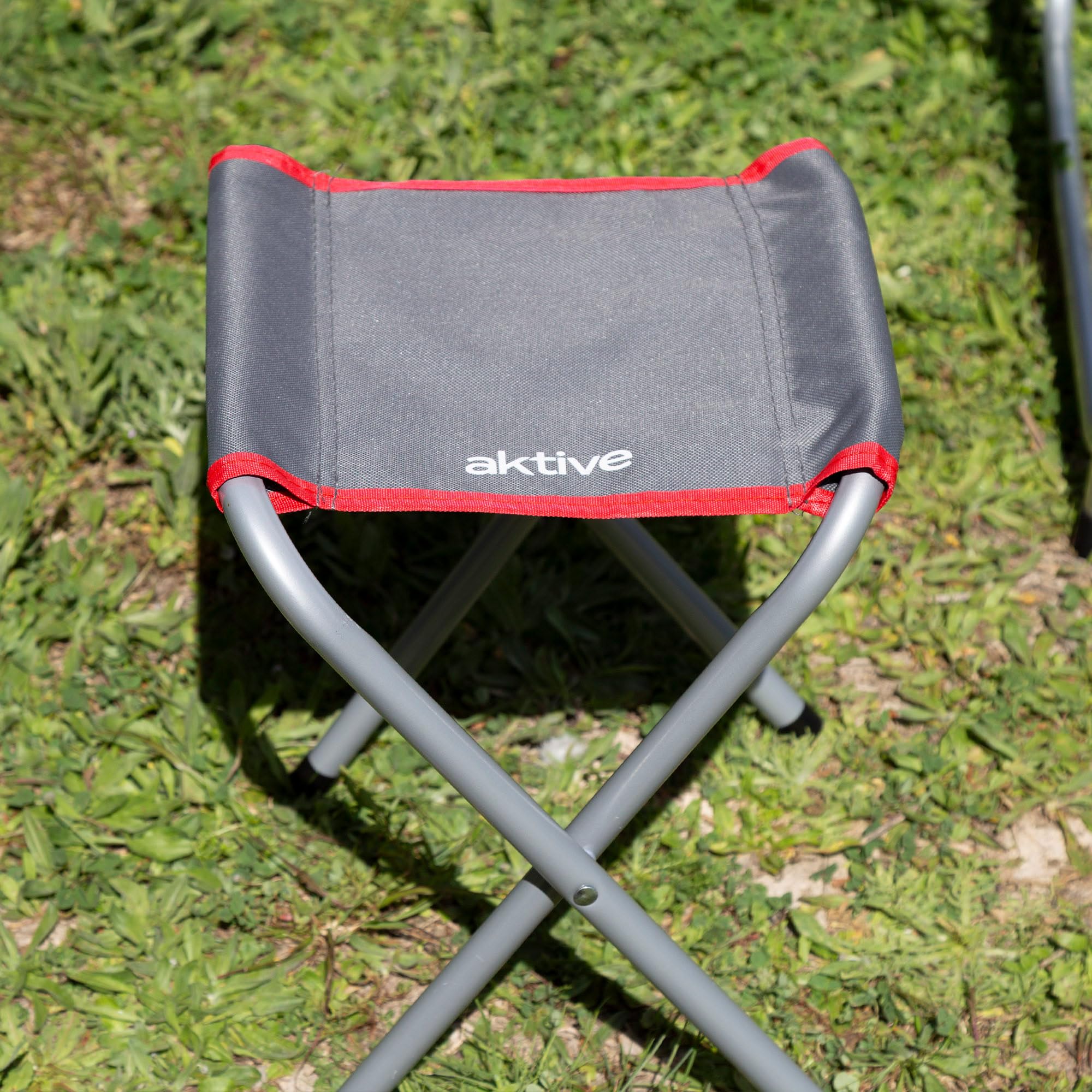 AKTIVE 63161 Tavolo pieghevole in alluminio con 4 sgabelli in acciaio, altezza regolabile 60-70 cm, superficie 120 x 60 cm, finitura grigia, design portatile con maniglia per campeggio, spiaggia e
