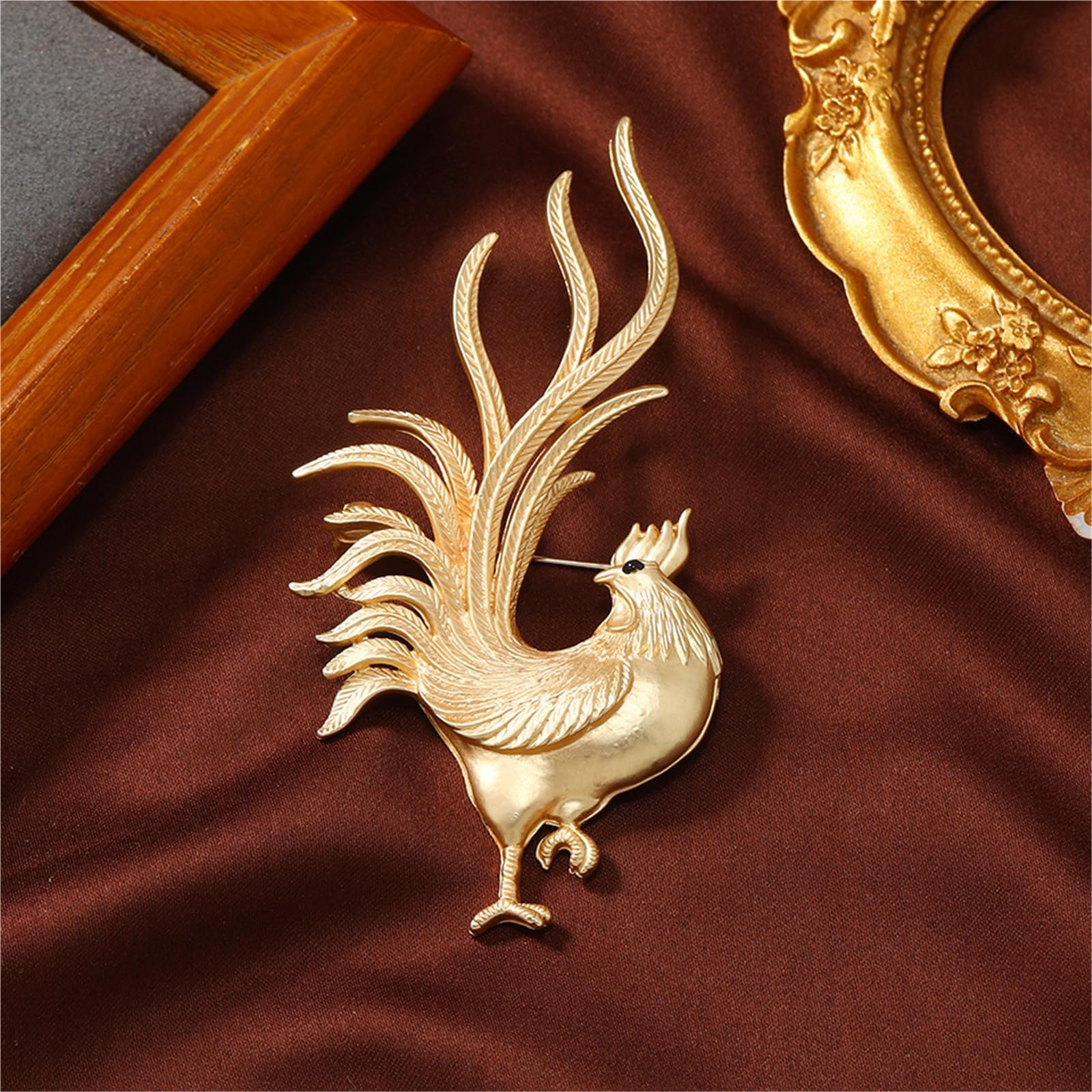 Broche creativo de pollo dorado del zodiaco para hombres y mujeres, pin de animal retro para decoración de chaqueta de traje