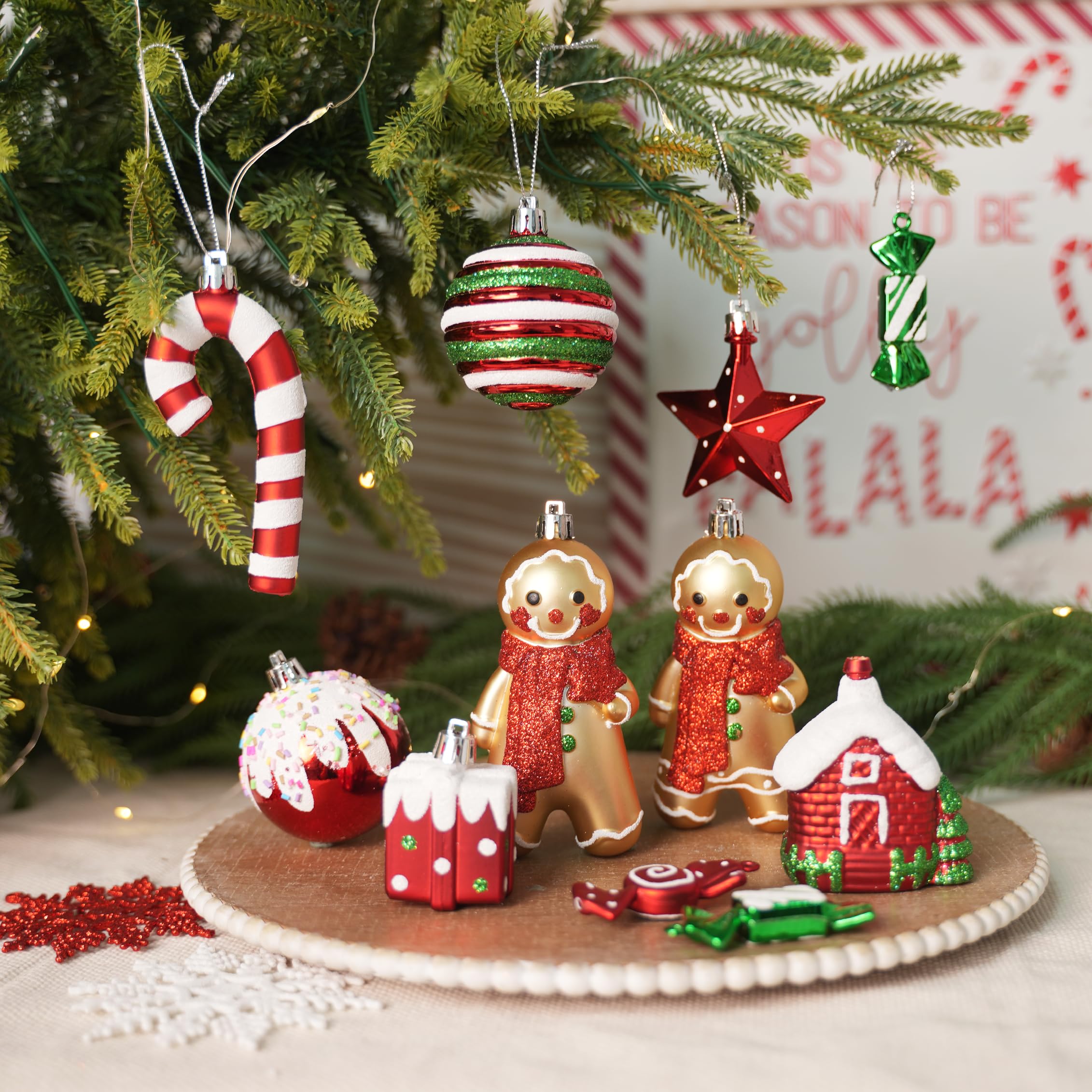SHareconn Set di 65 Palline di Natale Decorazioni, in Plastica Infrangibile, Decorazione per Albero di Natale & Feste Matrimoni, Diverse Forme di Palline con corda, Rosso & Verde & Bianco