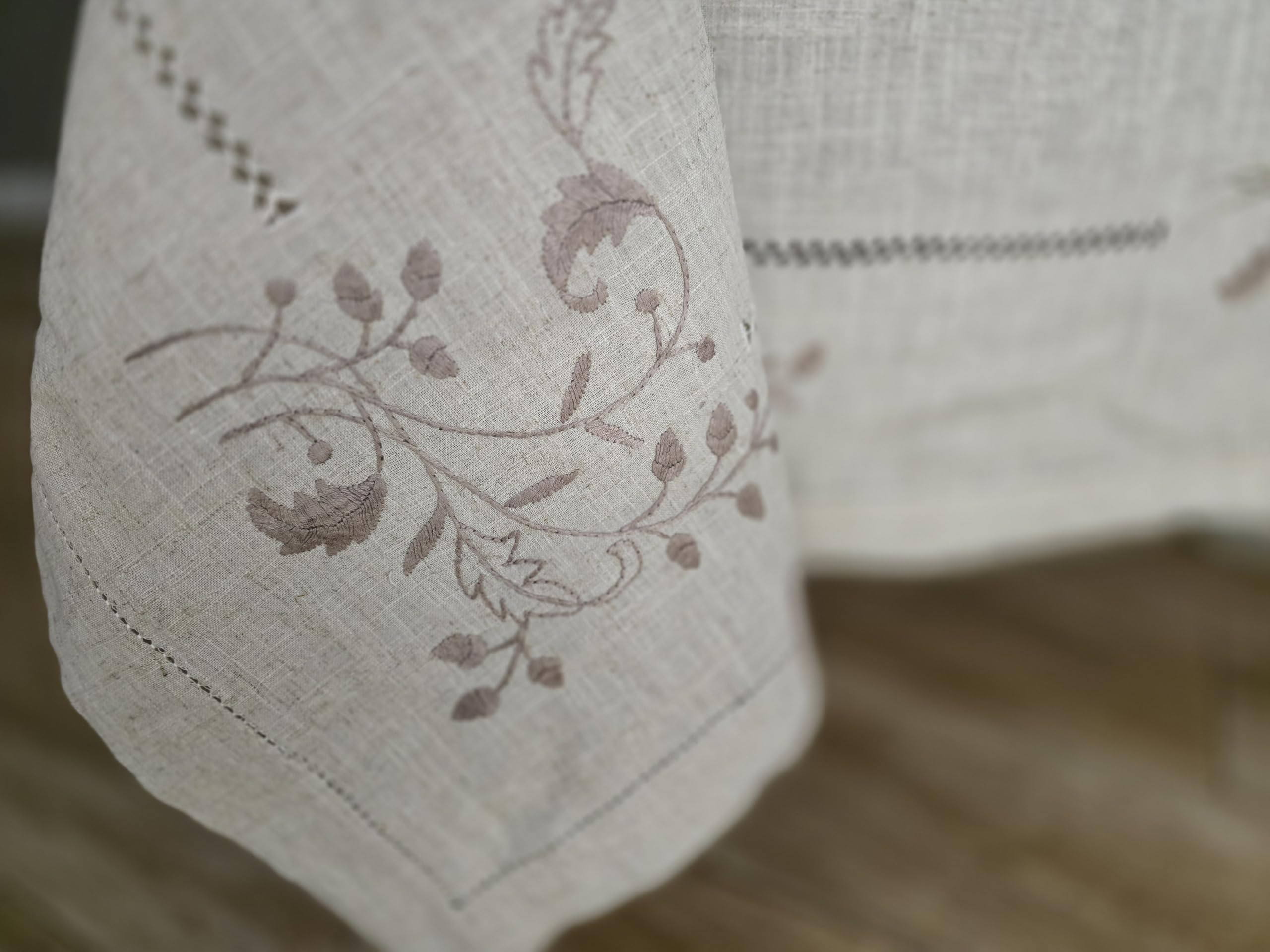 Tischdecke handbestickt 12 Plätze auf Leinenhanf