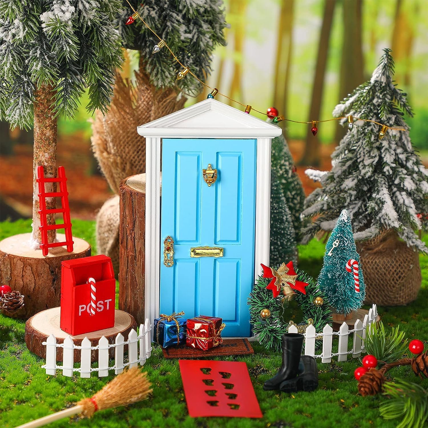 Kit Porta Elfo Natale Apribile 22 Pezzi, Con Porta Rossa, Albero, Luce E Accessori – Decorazione Magica Per Bambini