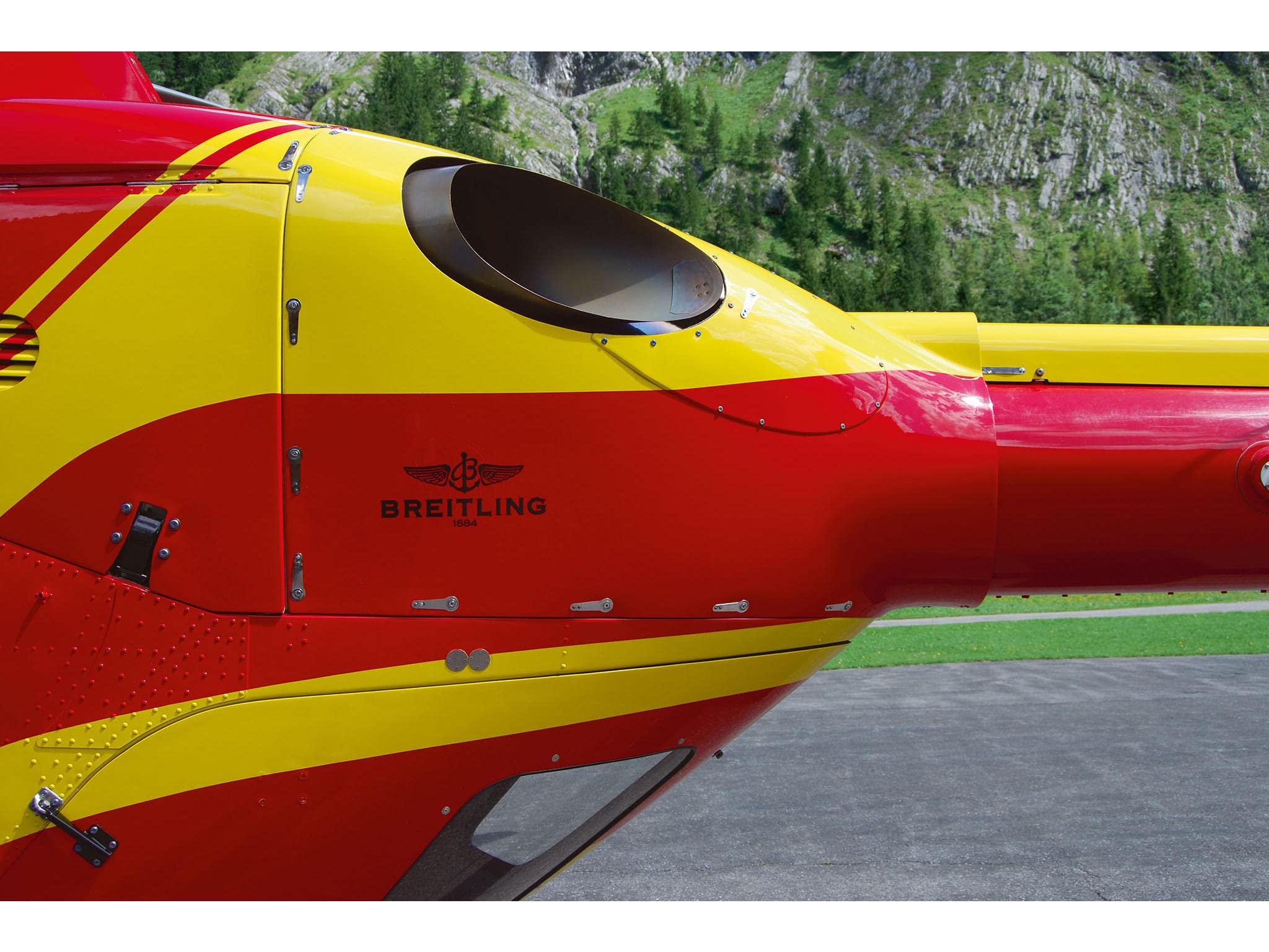Revell 04986 Airbus Helicopters EC135 Air-Glaciers 1:72 Scale Unbuilt/Unpainted Plastic Model Kit, Red, White, 14.3 cm x 14 cm - Image 3