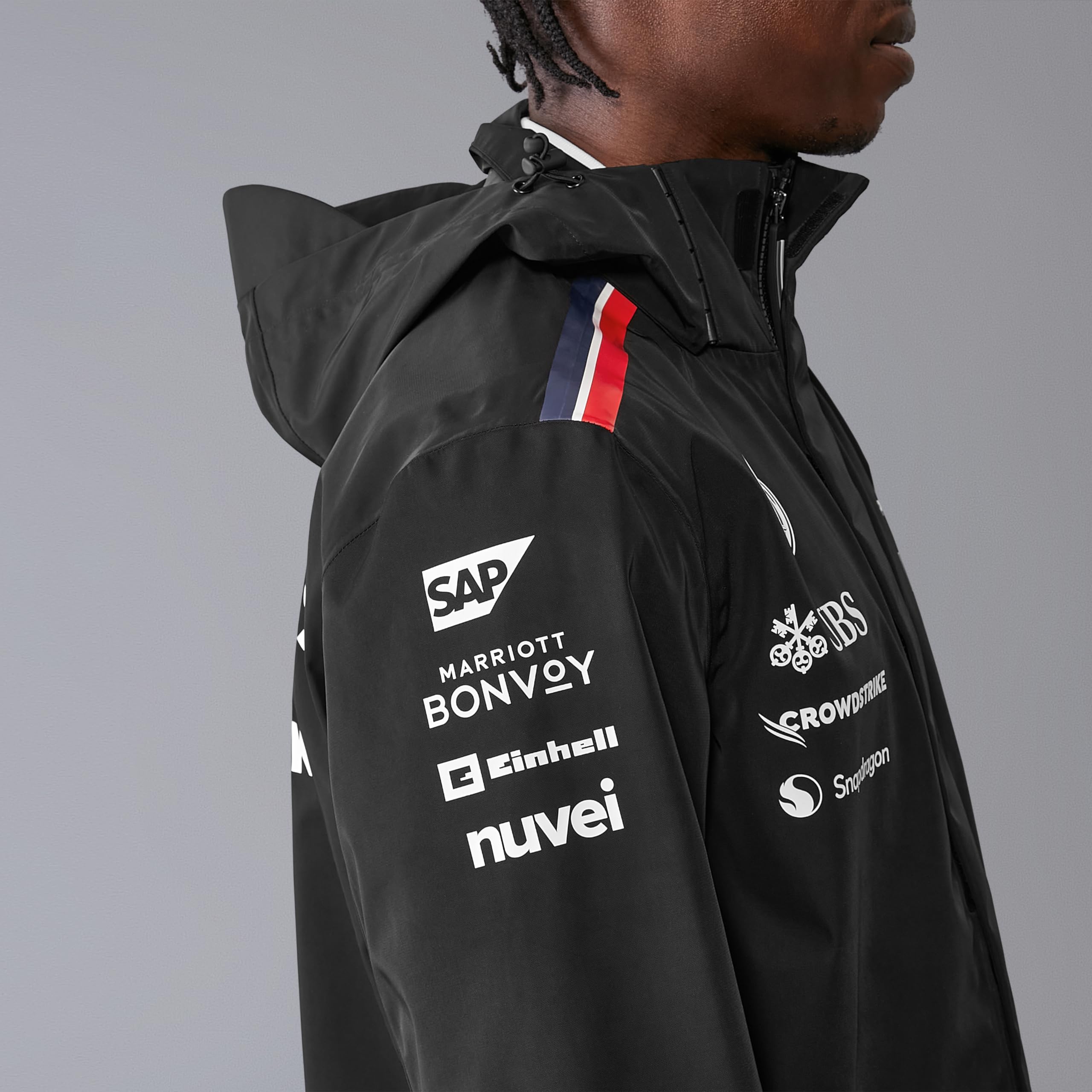 Mercedes AMG Petronas Veste de pluie F1 2024 Team pour hommes - Noir - Taille: M