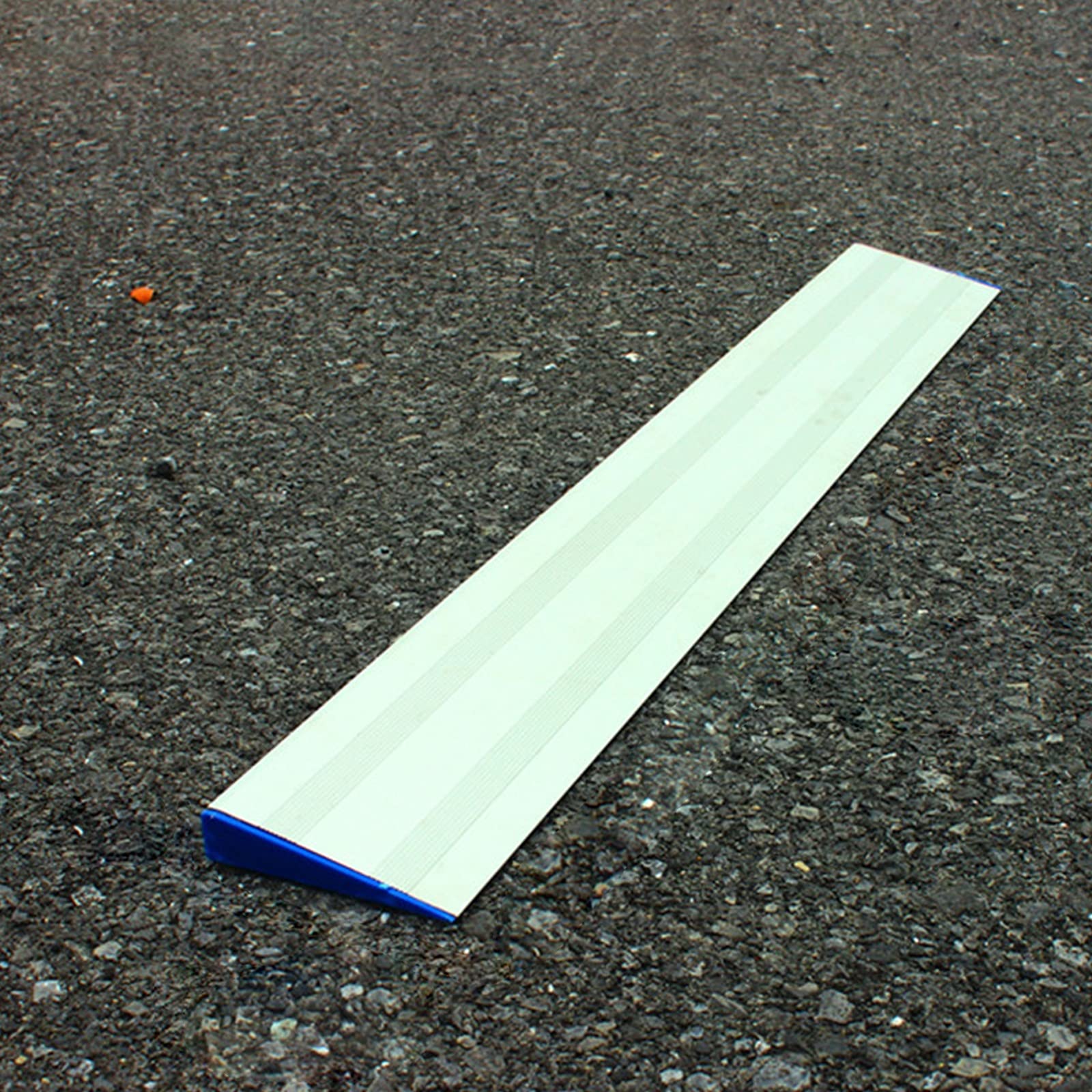 Rampa progowa dla wózków inwalidzkich, lekkie aluminiowe rampy przejściowe Schody schodowe o wysokości 0,8 cala, do wnętrz/na zewnątrz/drzwi, srebrne