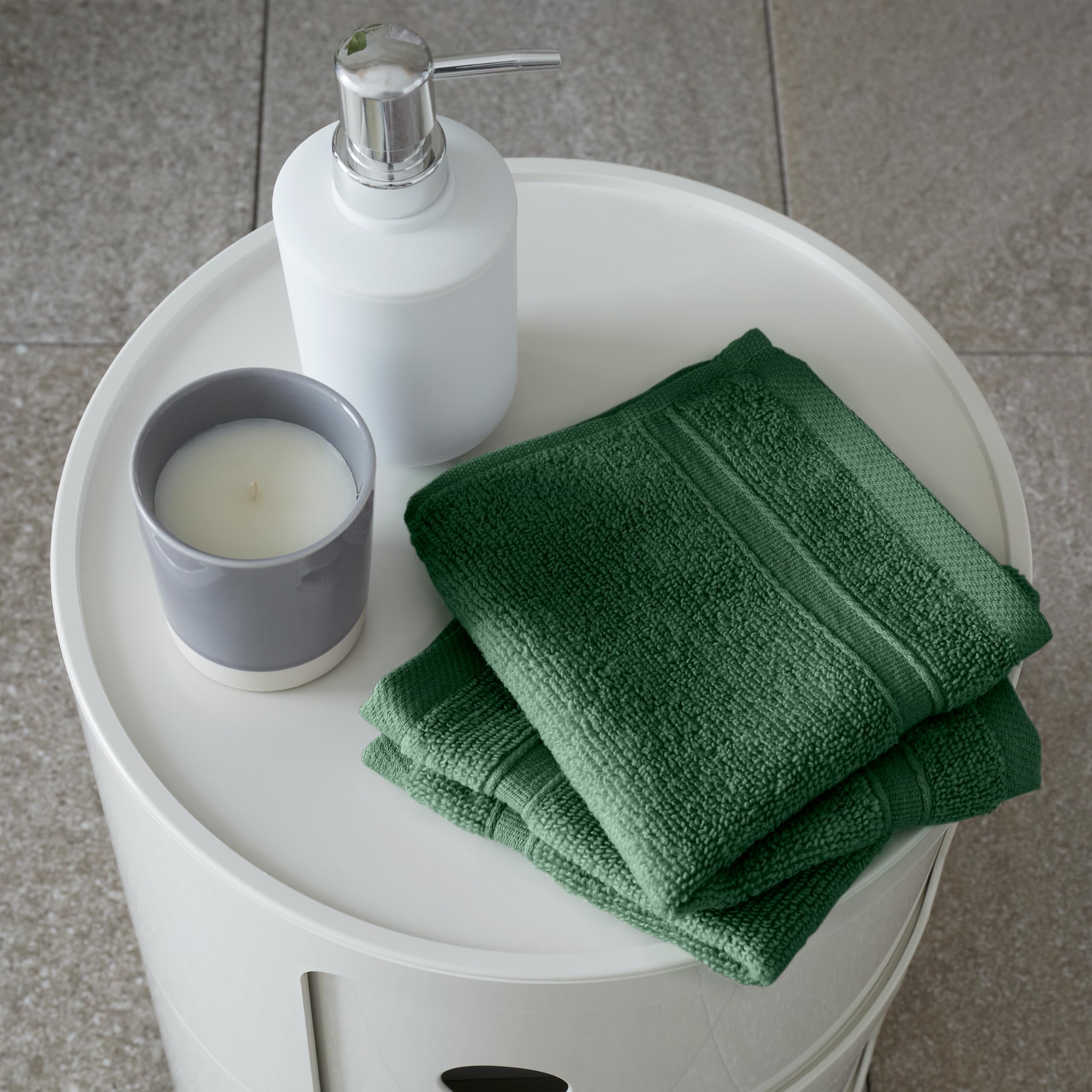 Catherine Lansfield 'Zero Twist' Face Cloth Pair in Dark Green | Size: Face Towel