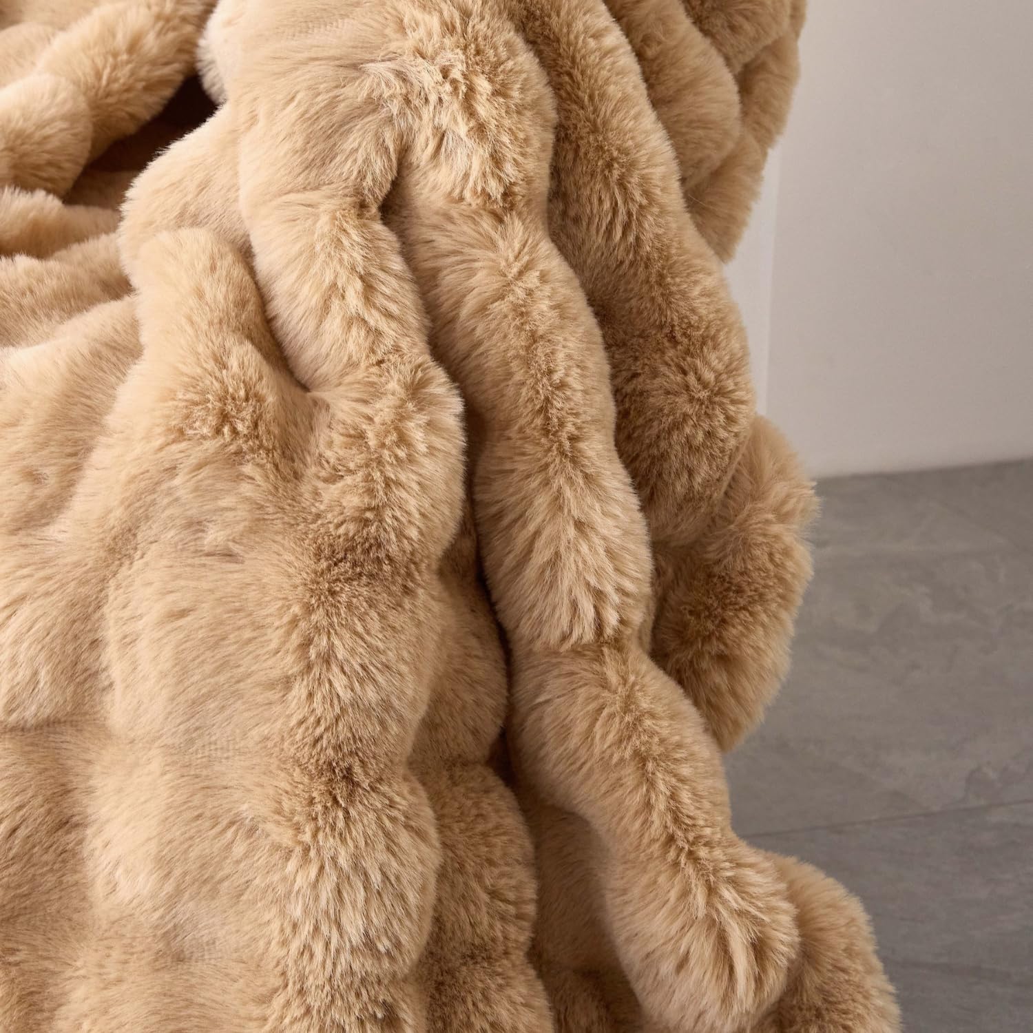 Luxus Plüschdecke 150x200 cm Mikrofaser Kuscheldecke Flauschig Warm Pflegeleicht Latte