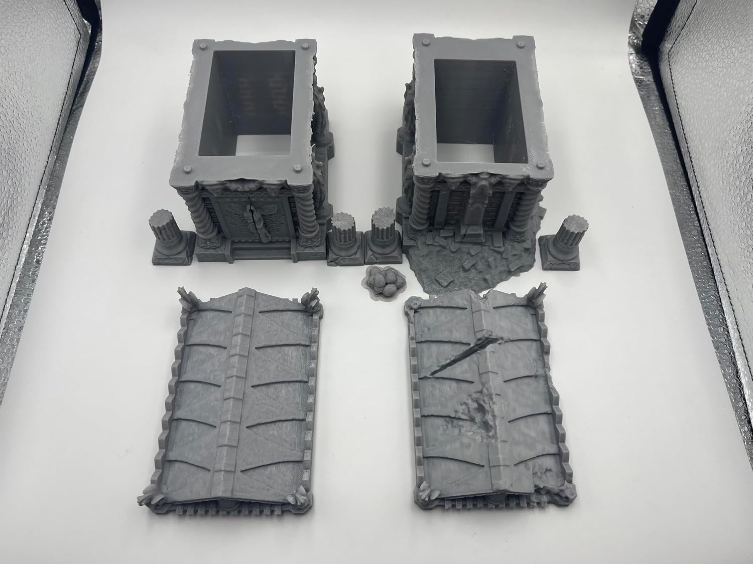 HAUTICO Mausoleum Terrain Scenery for 18-28mm Miniature Wargame, DND, 3D Printed and Paintable