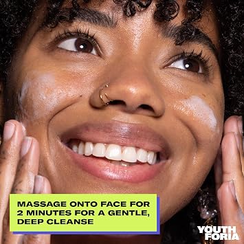 Youthforia Night Off Face Wash ، منظف لطيف للبشرة الناعمة والواضحة ، يترك الشاي الأخضر مقشرًا لإزالة الماكياج الفعال ، نباتي وخالي من القسوة