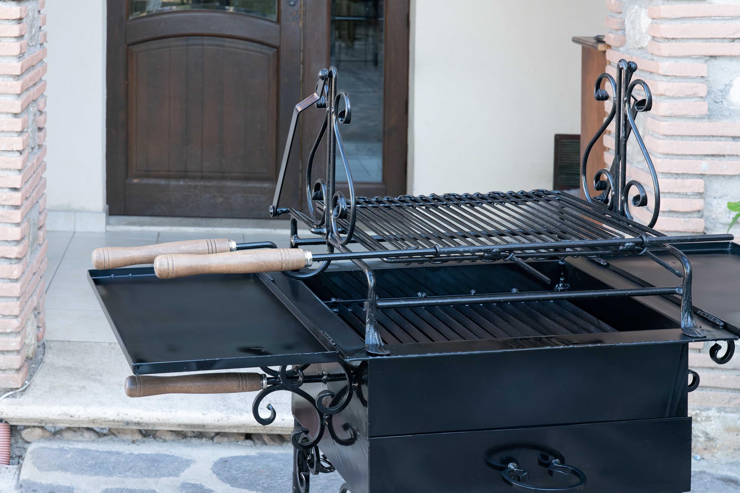 Barbecue in ferro battuto ZINCATO pesante con alette portatutto e griglia ribaltabile 80 × 45 × 70 cm