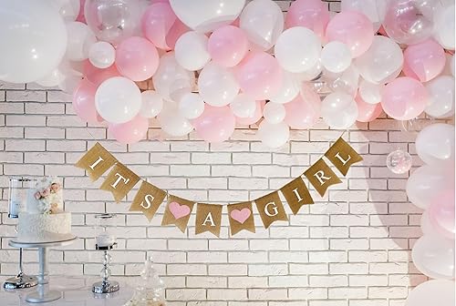 Vista 3 de Cartel de arpillera con texto en inglés "It's a Girl" para decoración de baby shower y fiesta de revelación de género (corazones rosa claro)