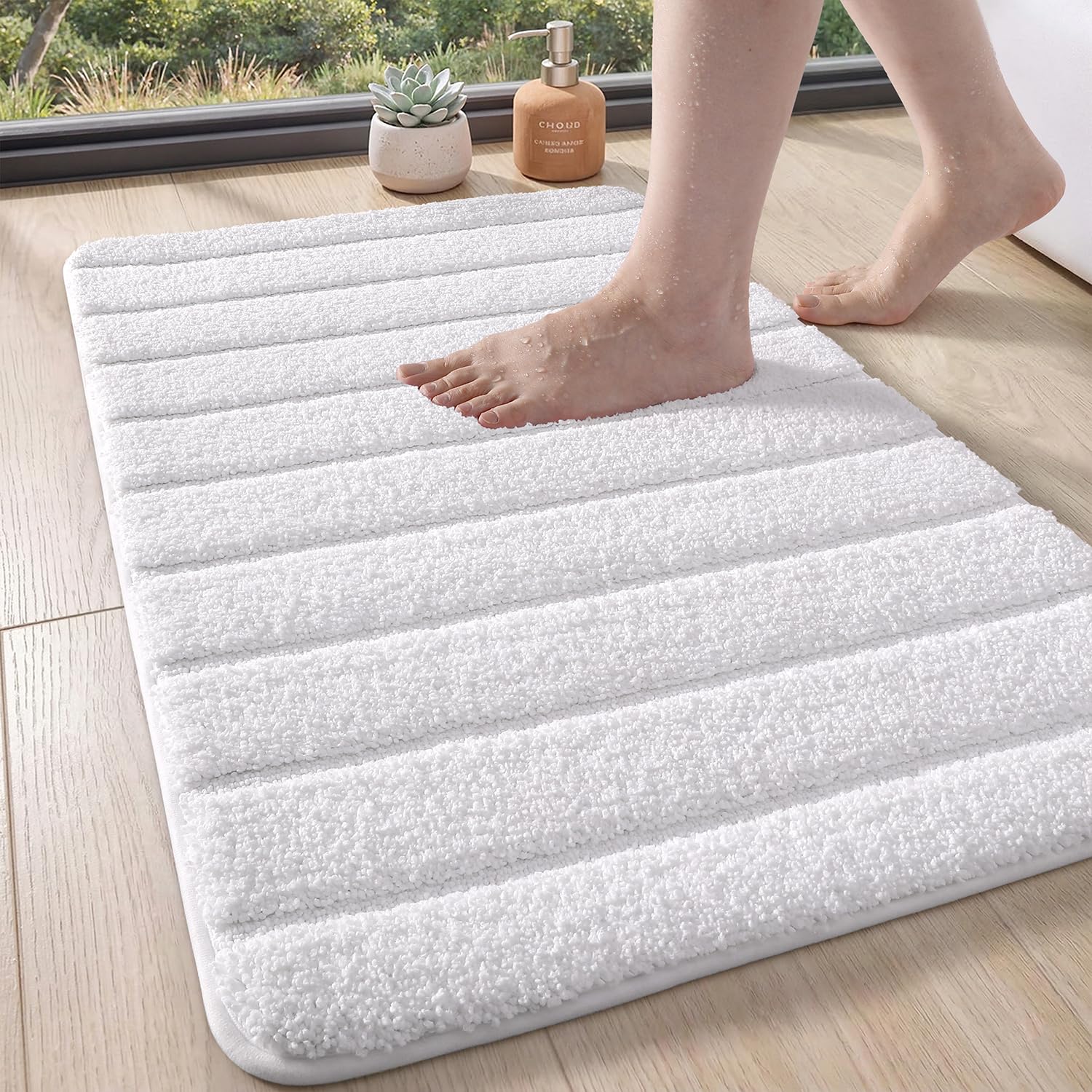 DEXI Bath Mat 60 x 90 cm, Extra Soft Absorbent Microfiber, Non-Slip Washable Rugs for Shower Floor, Bathmat Bathroom Accessories Decor, White