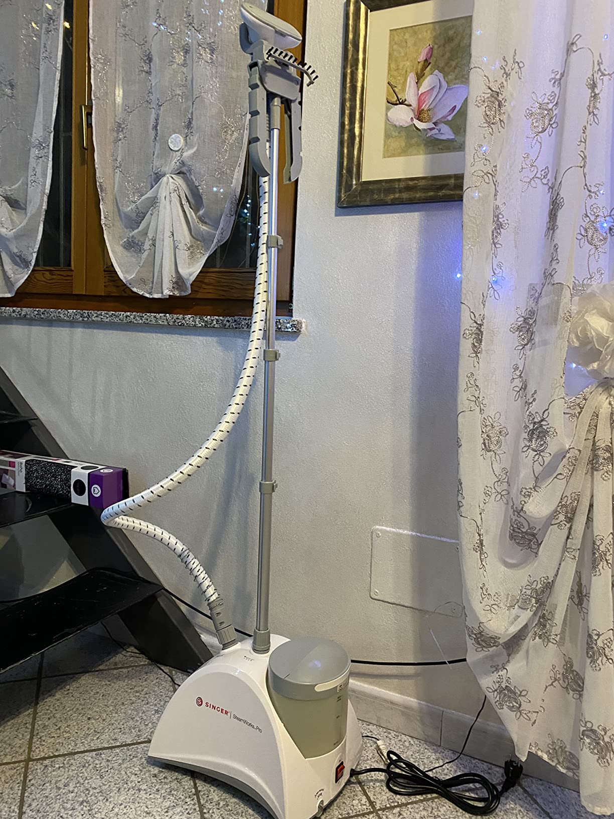 Singer SWP.02C2E Ferro Da Stiro Verticale, Nero, Serbatoio 2,5 L, 1500 W, Autonomia Vapore 90 Minuti, M