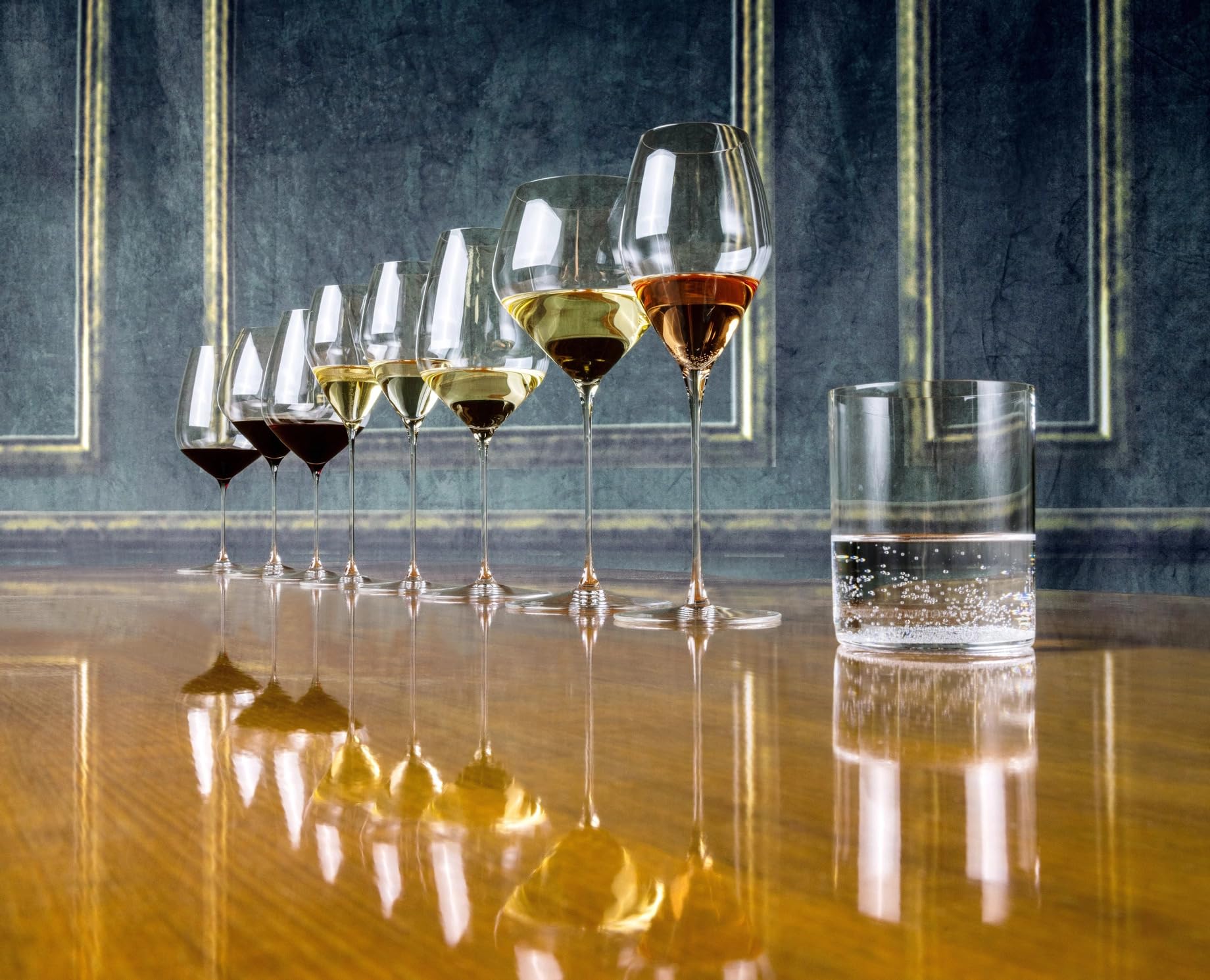 RIEDEL Veloce Syrah/Shiraz Weingläser 2er Set, 720 ml, Rotweingläser-Set mit Mikrofaser-Poliertuch (50 x 64 cm), Kristallglas