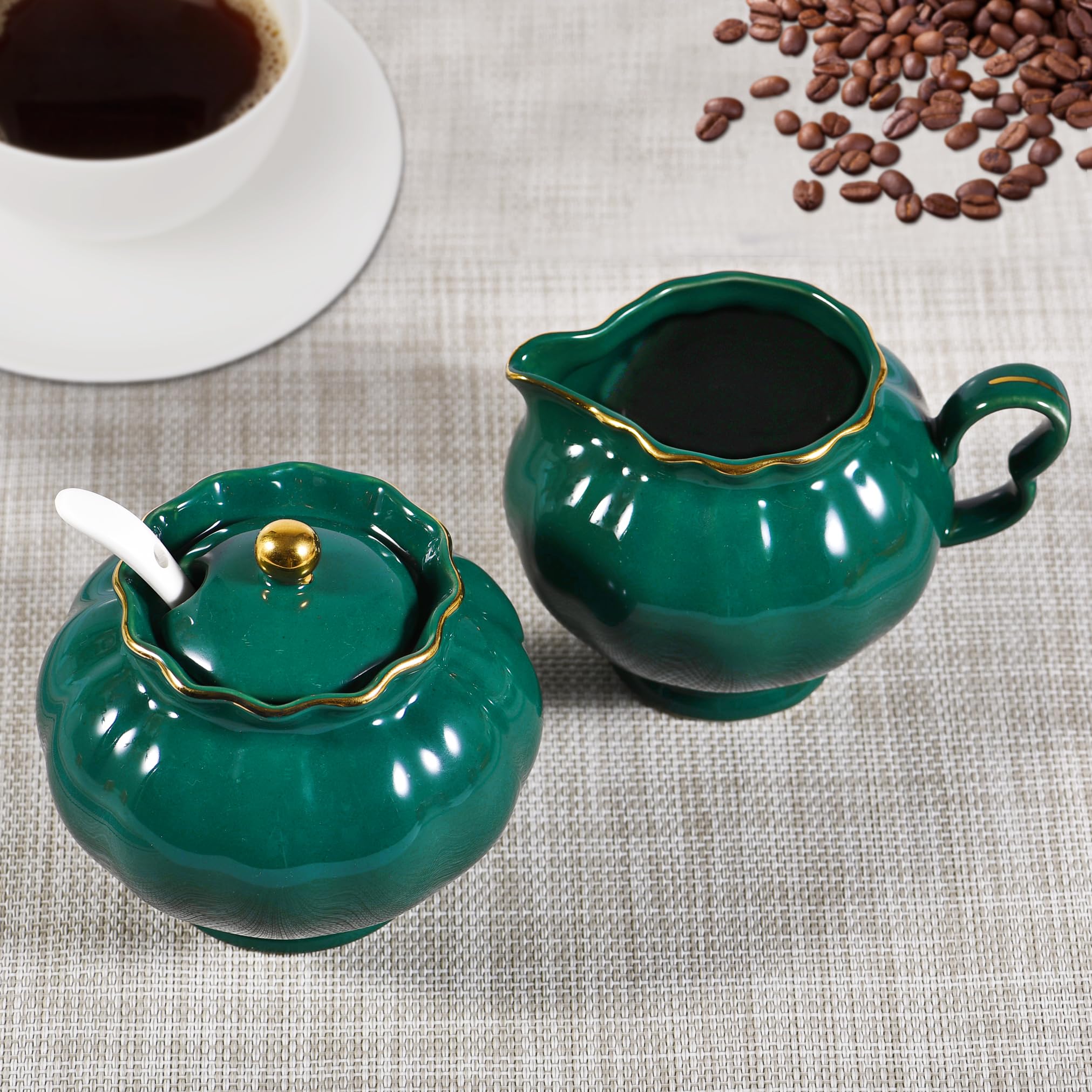 Sahnekännchen und Zuckerdose Set, Kleiner Sahnebehälter aus Keramik mit Griff & Zuckertopf mit Deckel und Löffel, lebensmittelecht und bleifrei, Grün