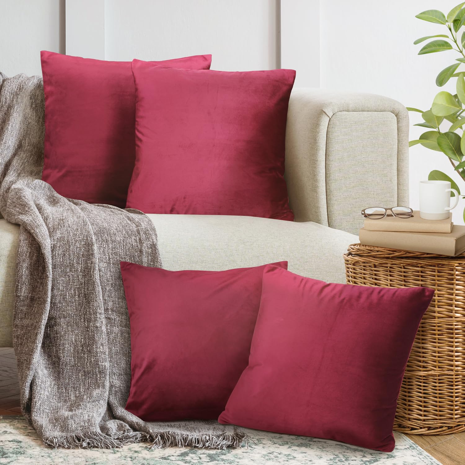 Cozyor 4er Set Kissenbezug 50x50 cm rot Samt flauschig weich Sofakissen Dekokissenbezug Kissenhülle für Couch, Schlafzimmer, Wohnzimmer & Balkon, Bordeaux Berry, mit verstecktem Reißverschluss Küche, Haushalt & Wohnen