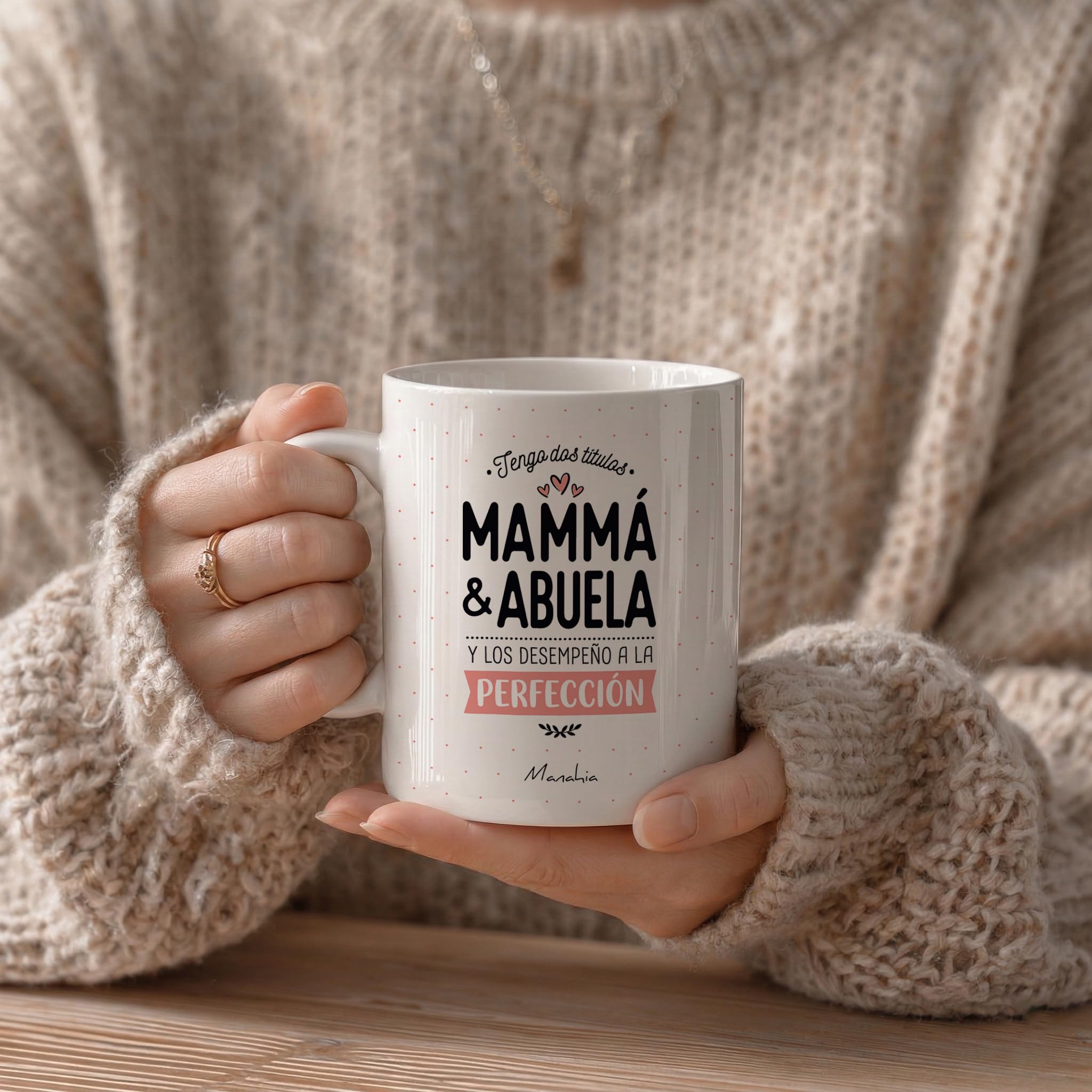 Manahia - Taza Mamá Abuela, desempeño ambos titulos a la perfección | Detalle Original Emotivo Navidad, Día de la Madre, de los Abuelos, Futura Abuela | Idea Sorpresa Anuncio Embarazo | Con Caja Kraft — view 5