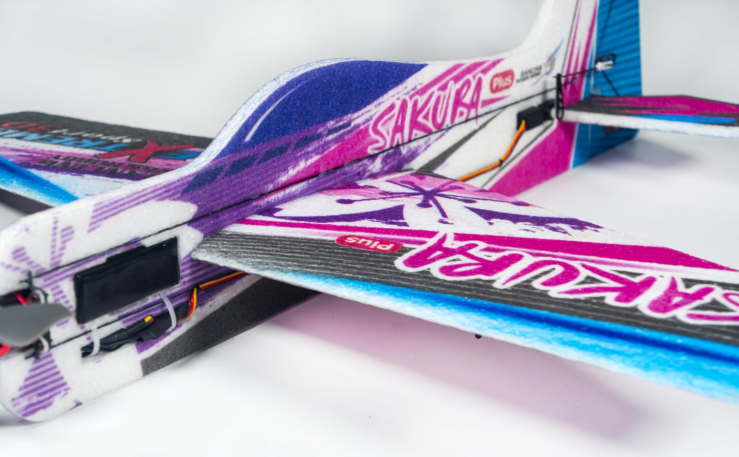 Avión RC EPP Sakura Plus modelo avión de 23 pulgadas de envergadura de espuma RC Kit de avión RC para adultos para construir (KIT+motor+ESC + Servos)