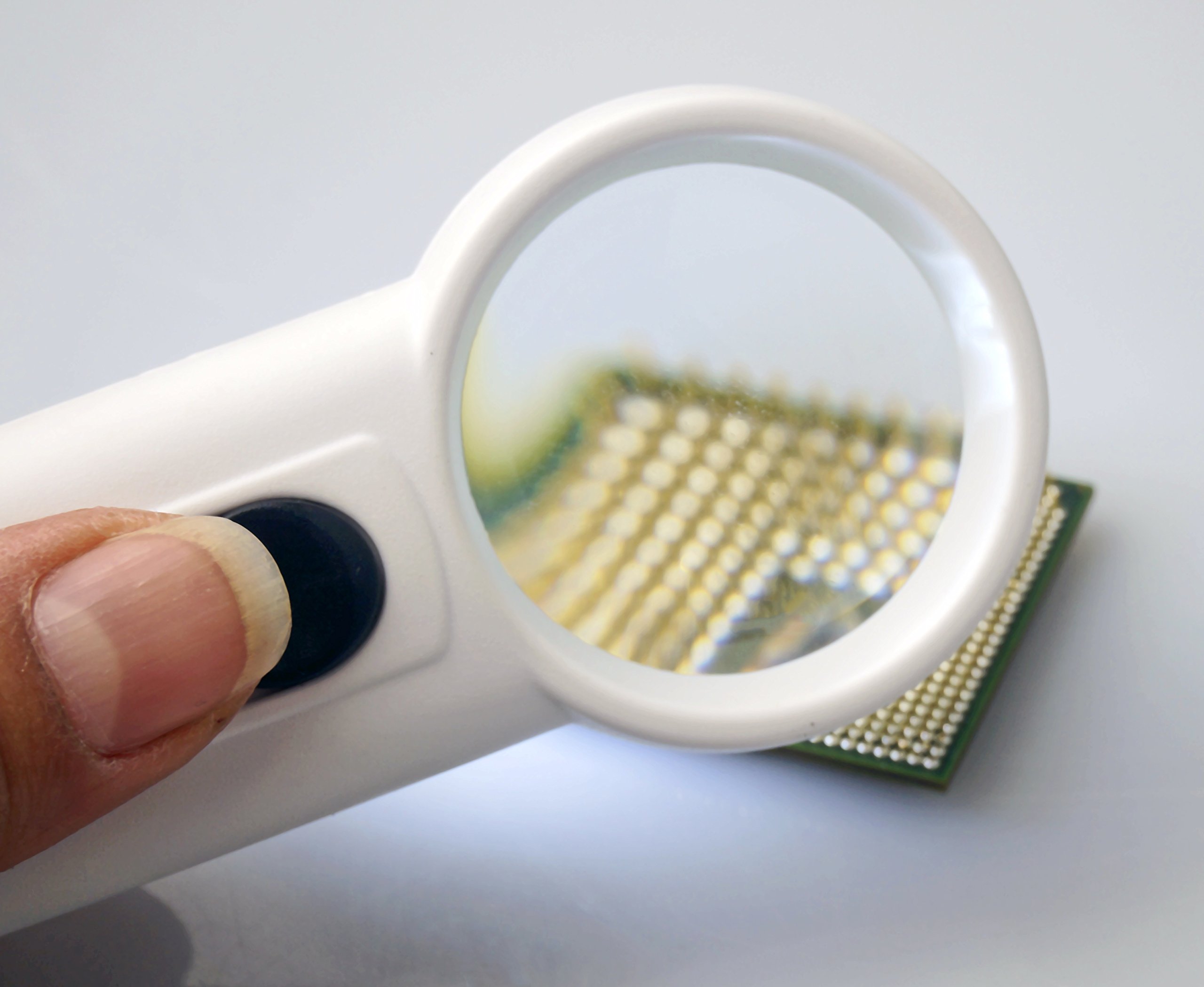 SE 2-1/2" Illuminated Magnifier with 5x Magnification - MD1037L-6X - Image 3