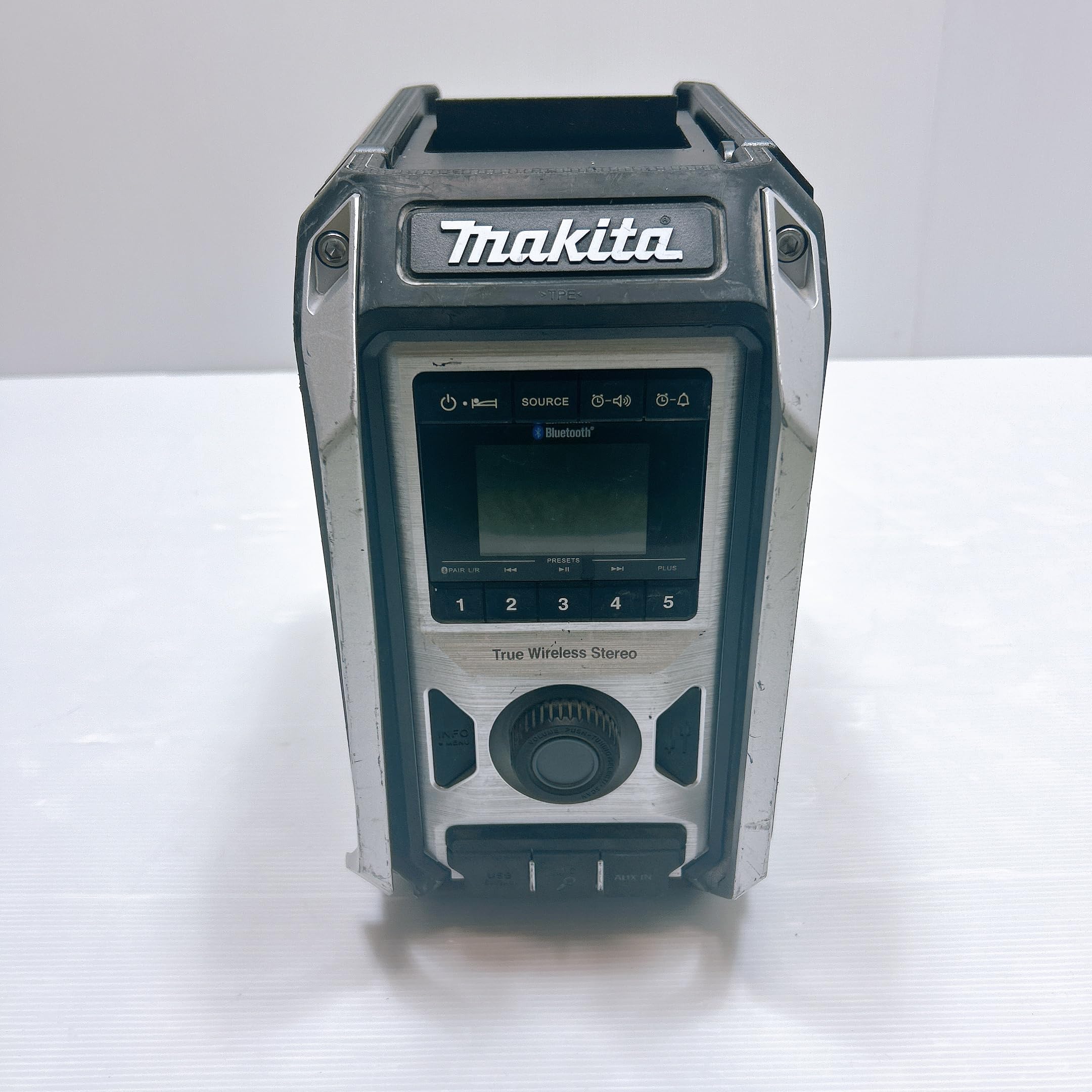 マキタBluetooth付き充電式ラジオ Amazon.co.jp: マキタ 充電式ラジオ 黒 10.8V/14.4V/18V対応 [本体のみ
