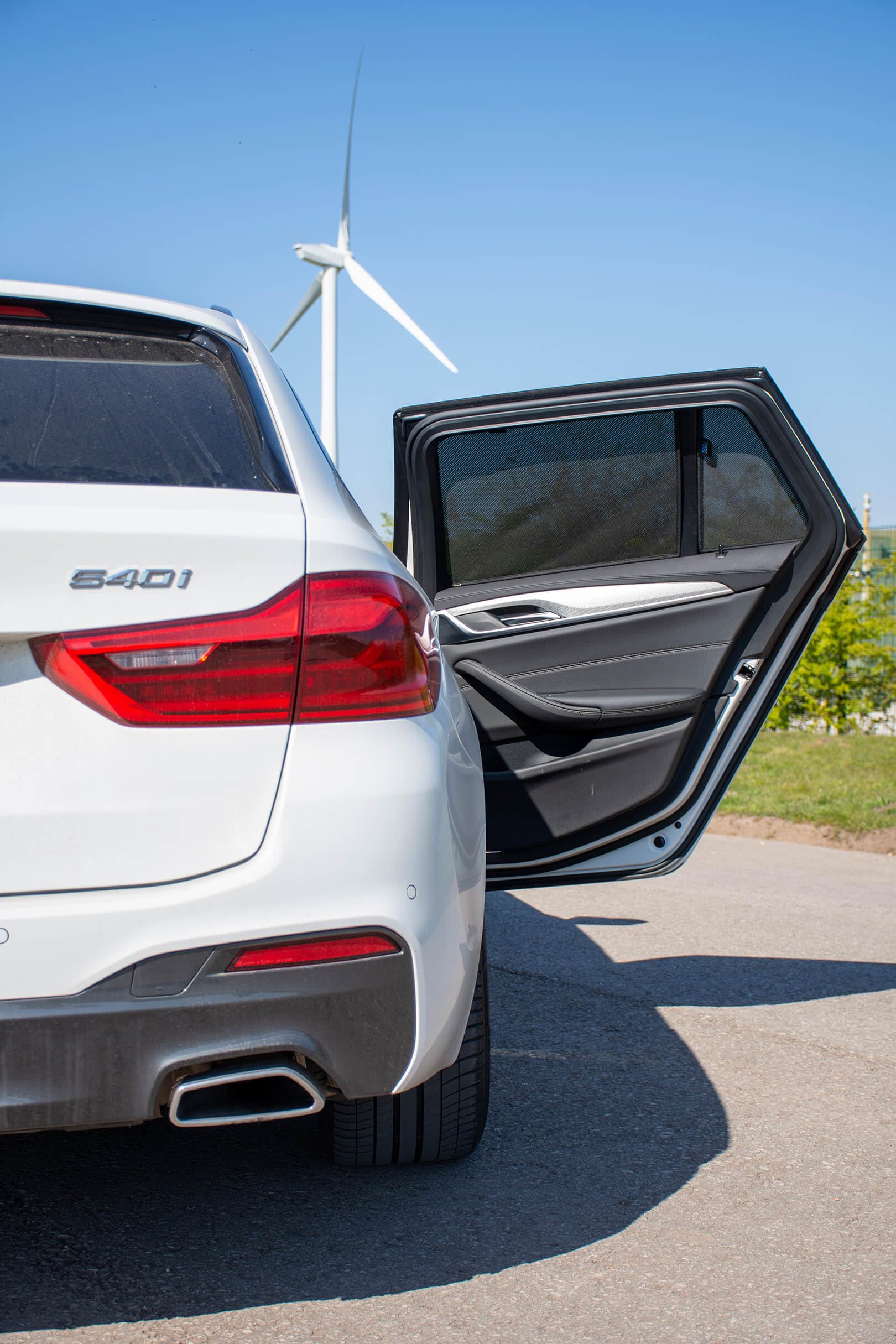 Zestaw osłon samochodowych (tylne drzwi boczne) kompatybilny z BMW serii 5 G31 Touring 2017- (2-częściowy), czarny