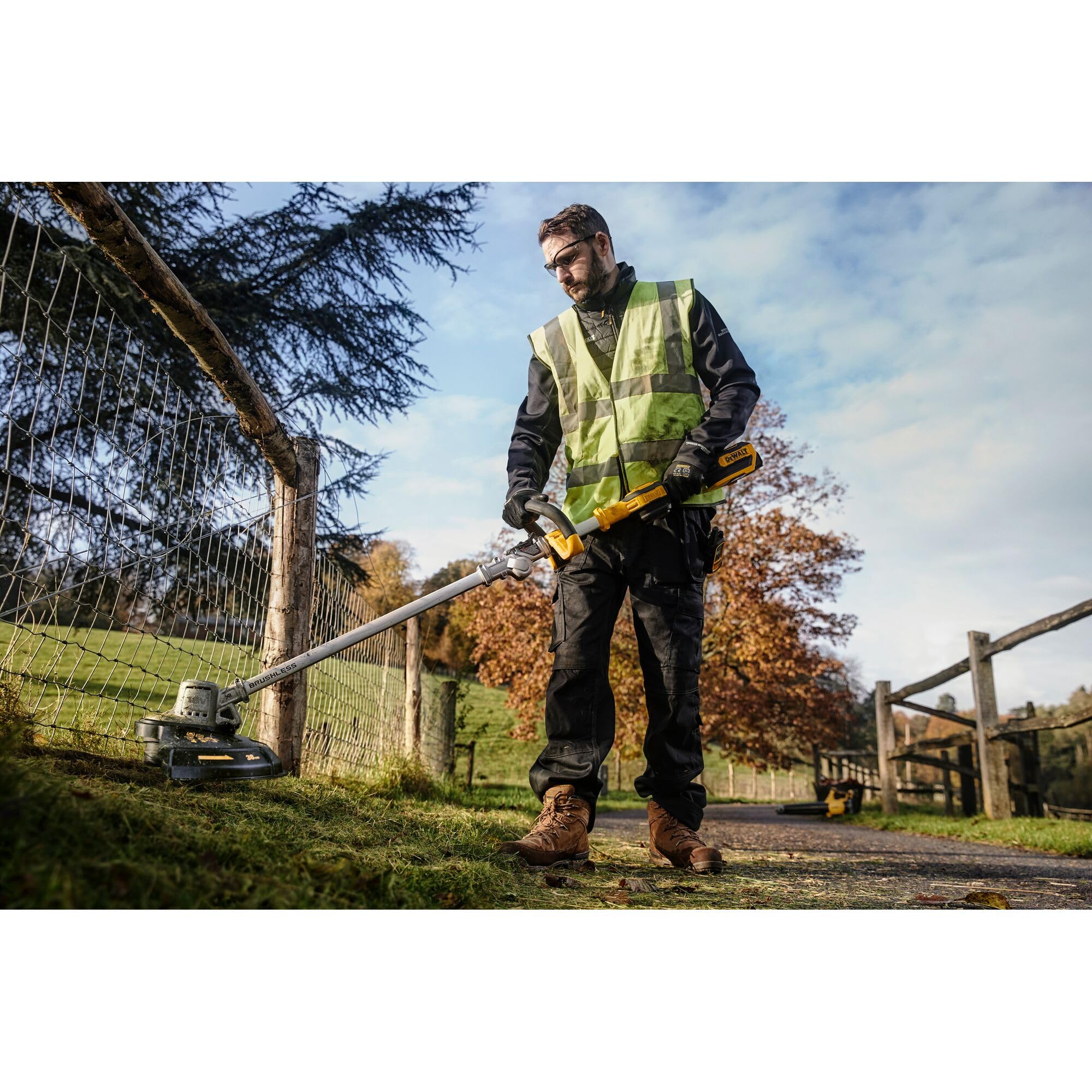 DEWALT DCMST561N-XJ - Corta Bordes sin escobillas XR 18V 36cm Mango Plegable sin Cargador/batería