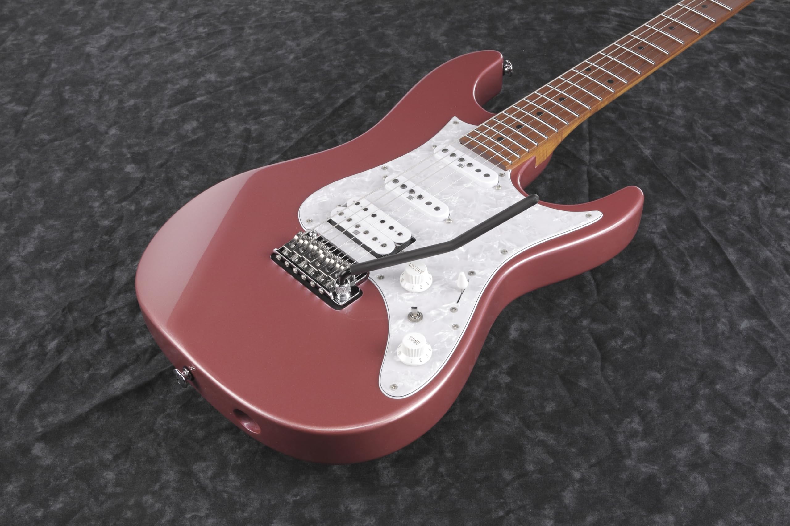 Ibanez GIO ゴールドパーツ仕様 トレモロアーム付 新品弦張替済 Ibanez GIO ゴールドパーツ仕様 トレモロアーム付 新品弦張替済