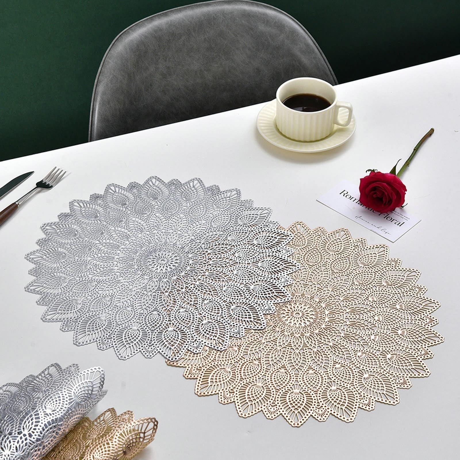 Placemat - Juego de 6 manteles individuales plateados, diseño redondo con plumas de pavo real, 38 cm, para cocina y comedor