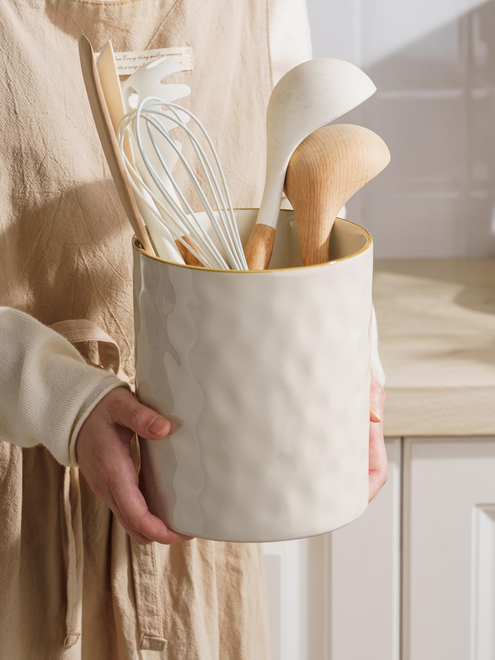famiware Ocean Lot de 2 porte-ustensiles de cuisine en céramique pour comptoir, pots à ustensiles de cuisine, organisateur d'ustensiles pour spatule et cuillère, décoration de cuisine, blanc vanille