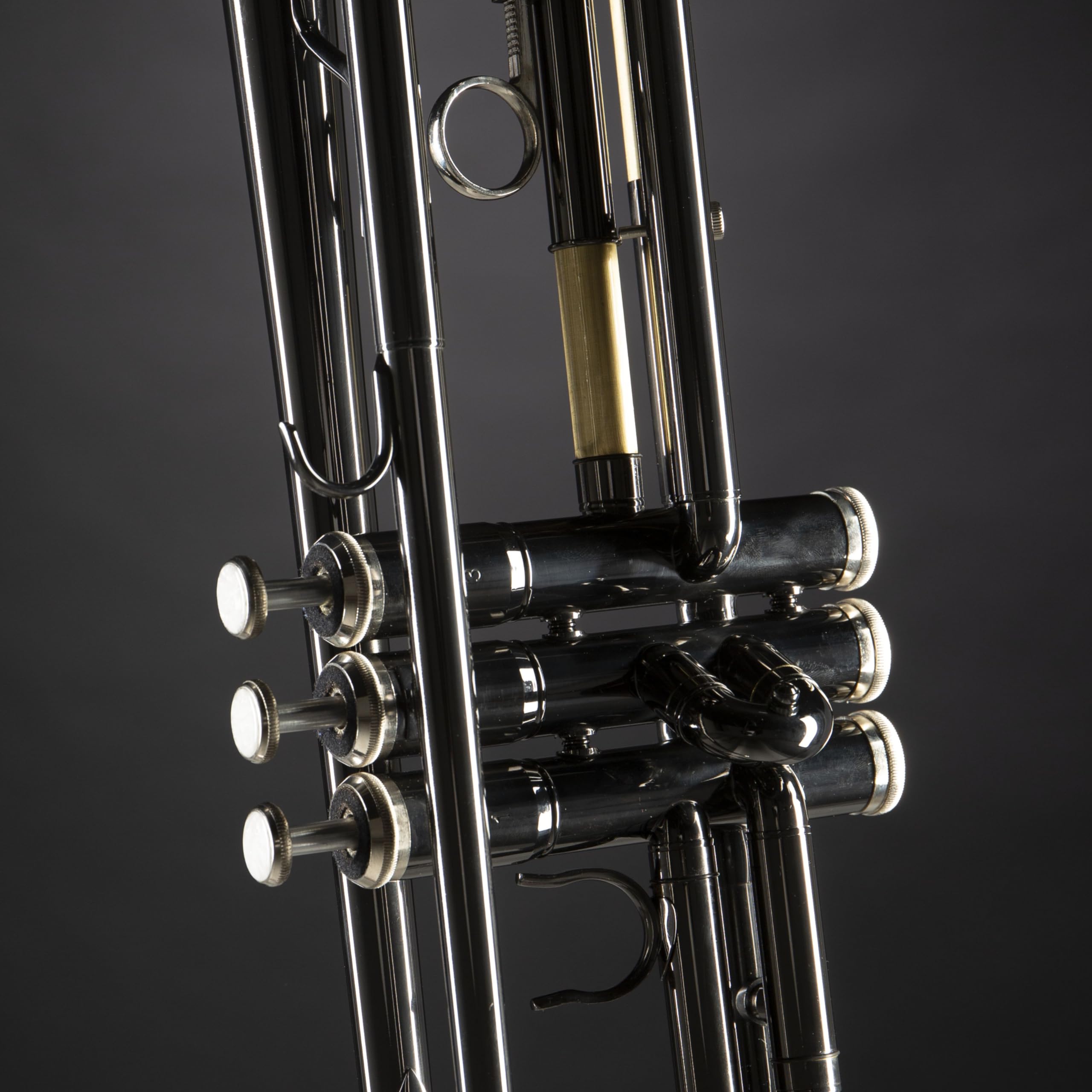 Monzani MZTR-118 Bb-Trompete, Anthrazit, Messing Schallbecher, Edelstahl Ventile, Kupfer Mundrohr, Heller Klang, Inklusive Mundstück und Hardcase, Ideal für Einsteiger und Zweitinstrument